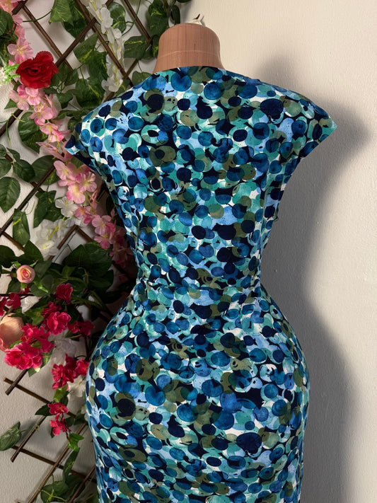 Robe élégante sans manche taille cintré - Perluna Store - kinshasa