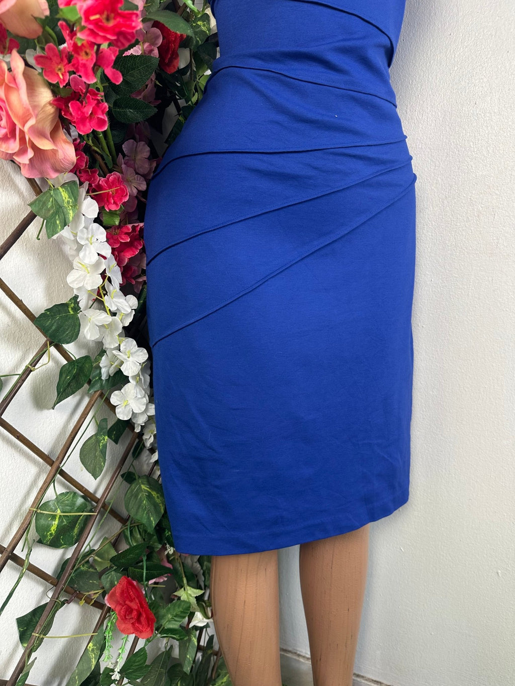 Robe élégante sans manches décolletée - Perluna Store - kinshasa