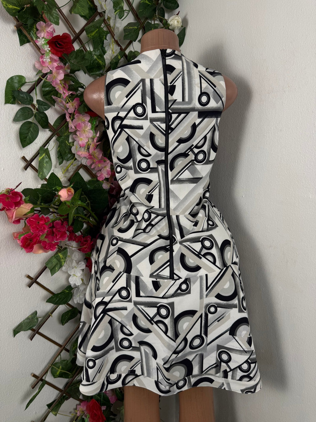 Robe élégante sans manches drapée - Perluna Store