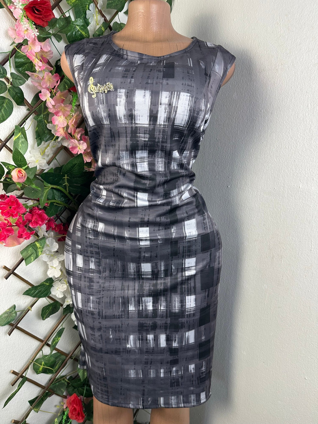 Robe élegante sans manches drapée - Perluna Store - kinshasa