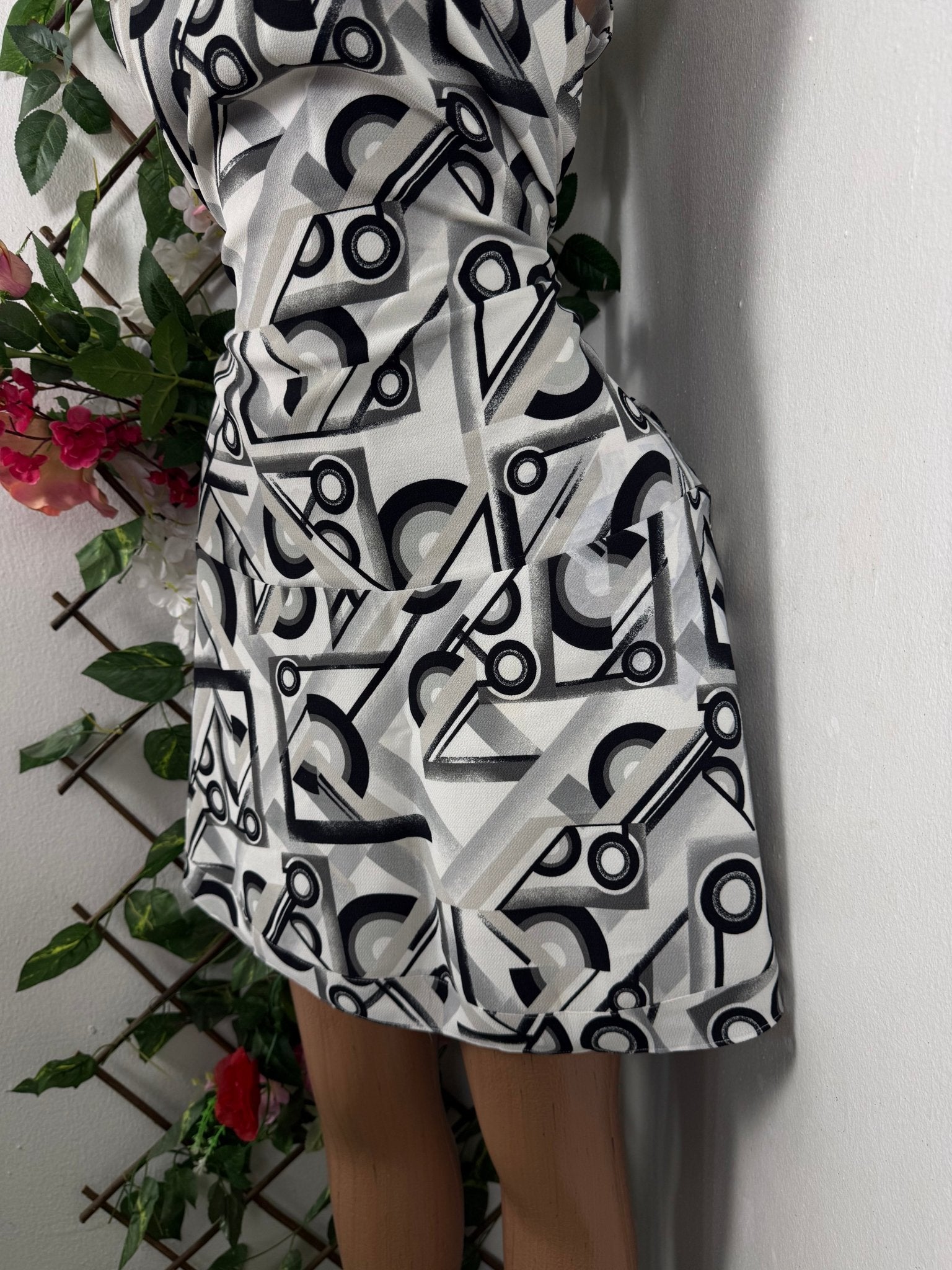 Robe élégante sans manches drapée - Perluna Store