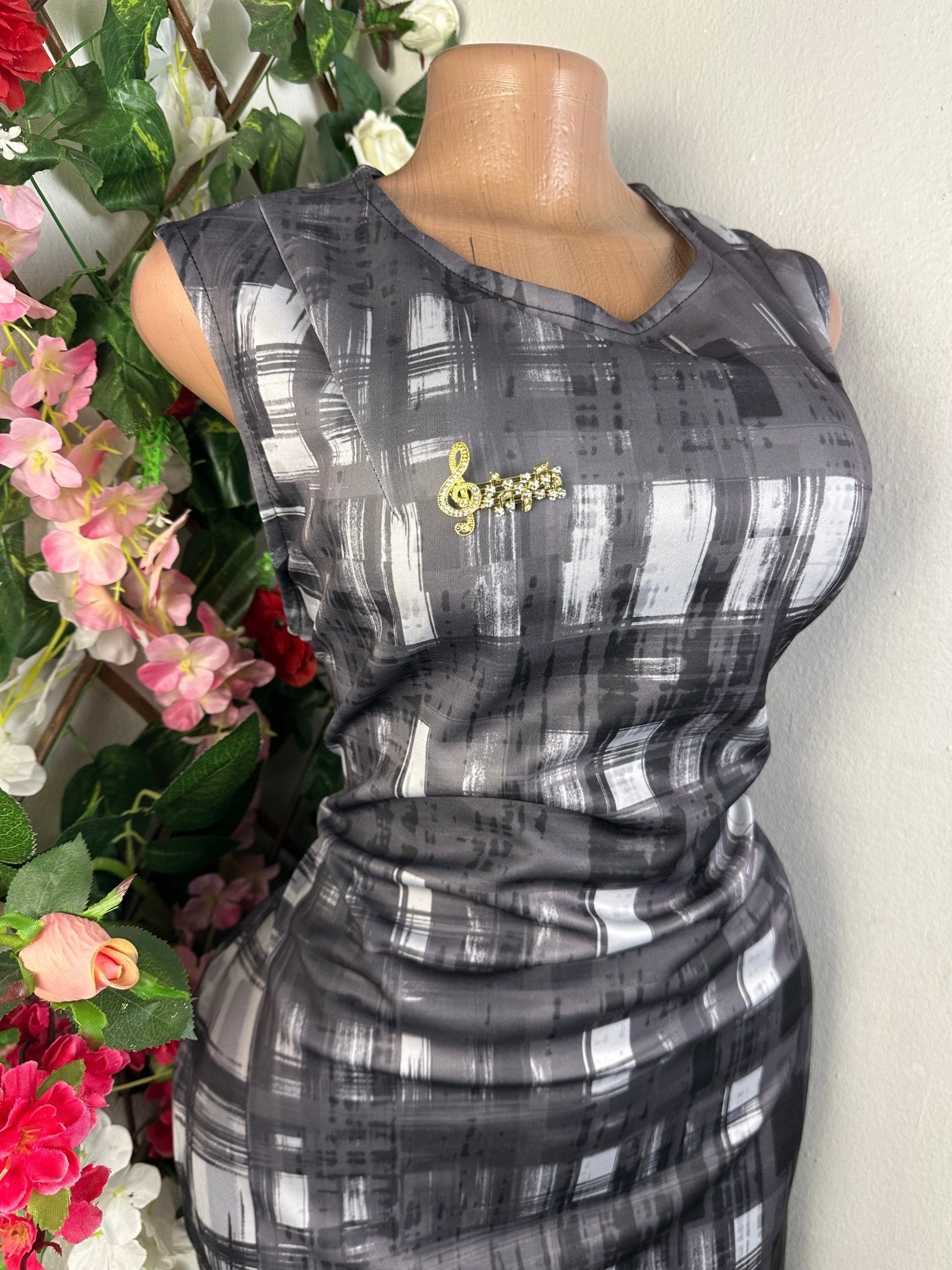 Robe élegante sans manches drapée - Perluna Store - kinshasa