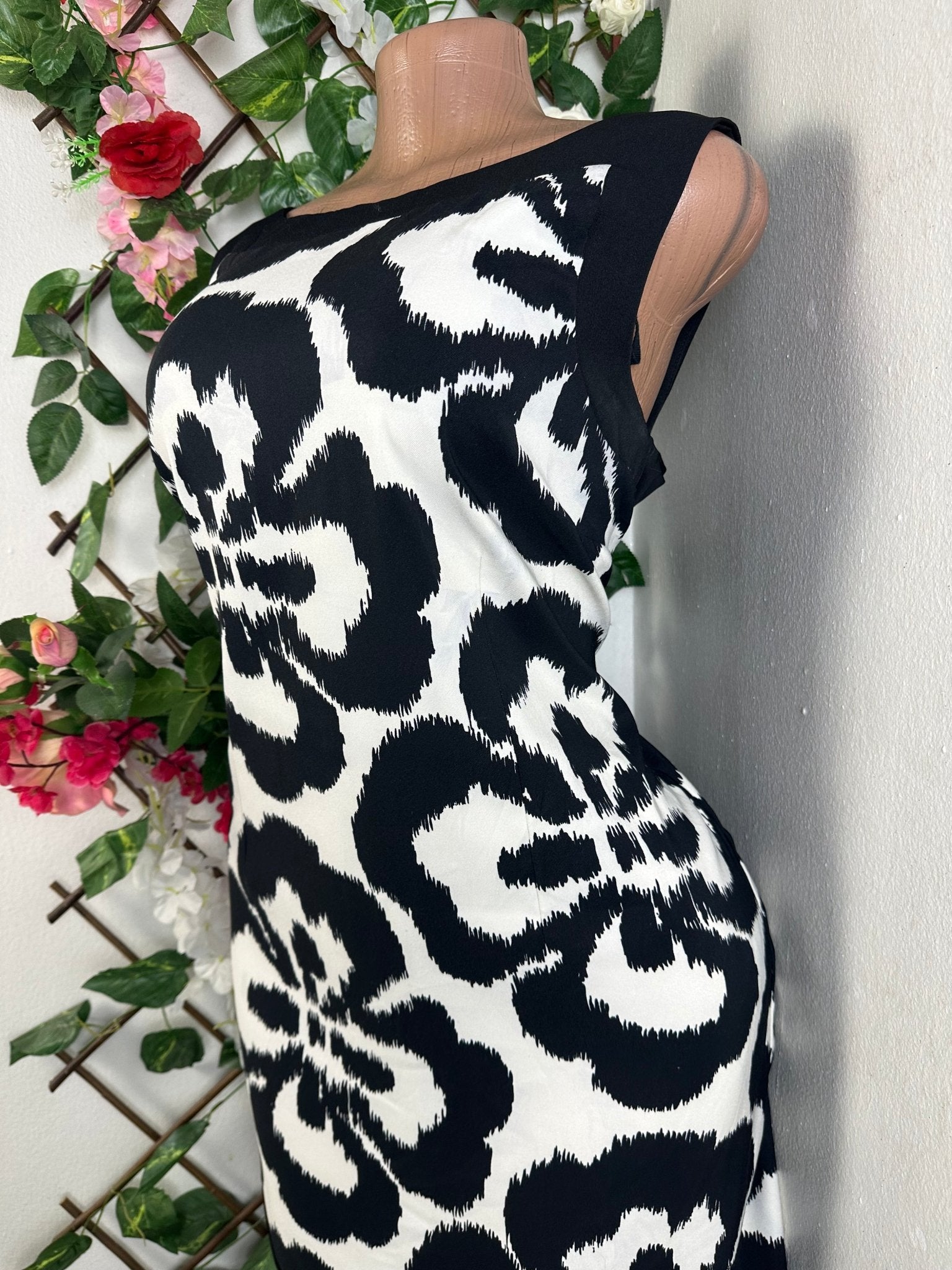Robe élegante sans manches drapée - Perluna Store - kinshasa