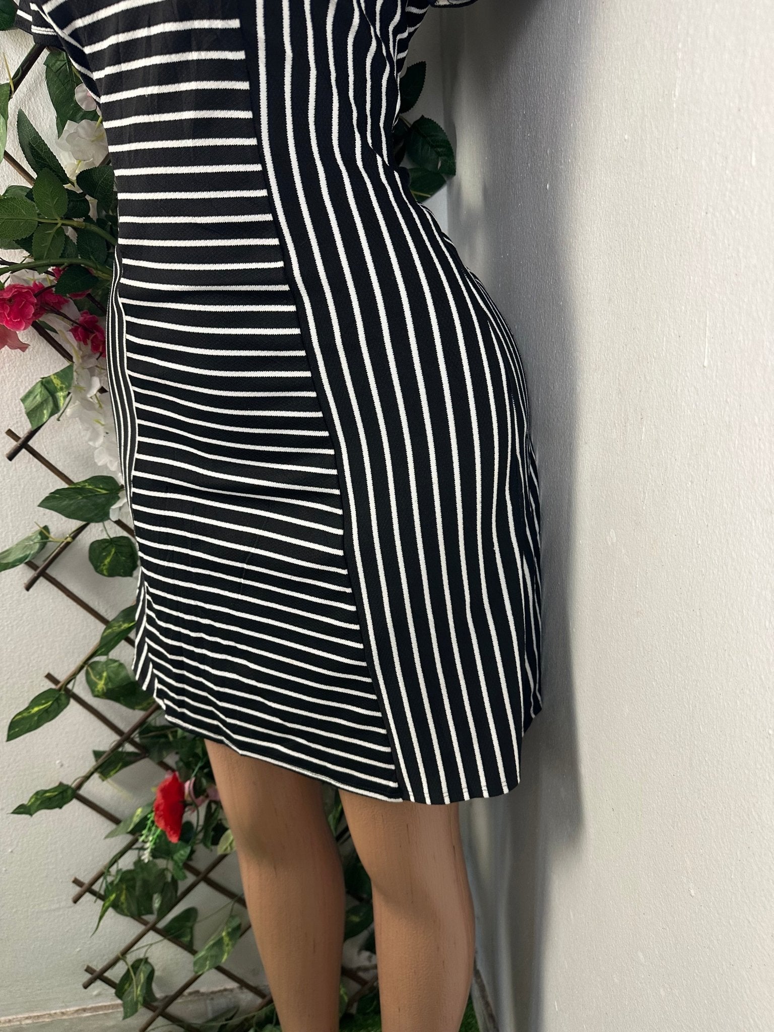 Robe élengante droite manches courtes - Perluna Store - kinshasa