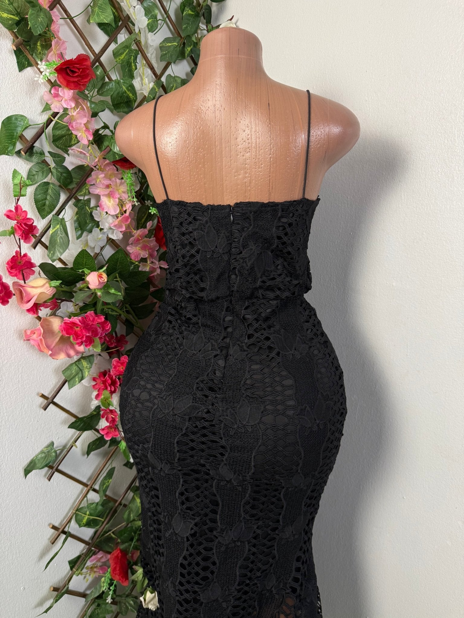 Robe en dentelle à fine bretelles  - Perluna Store - kinshasa