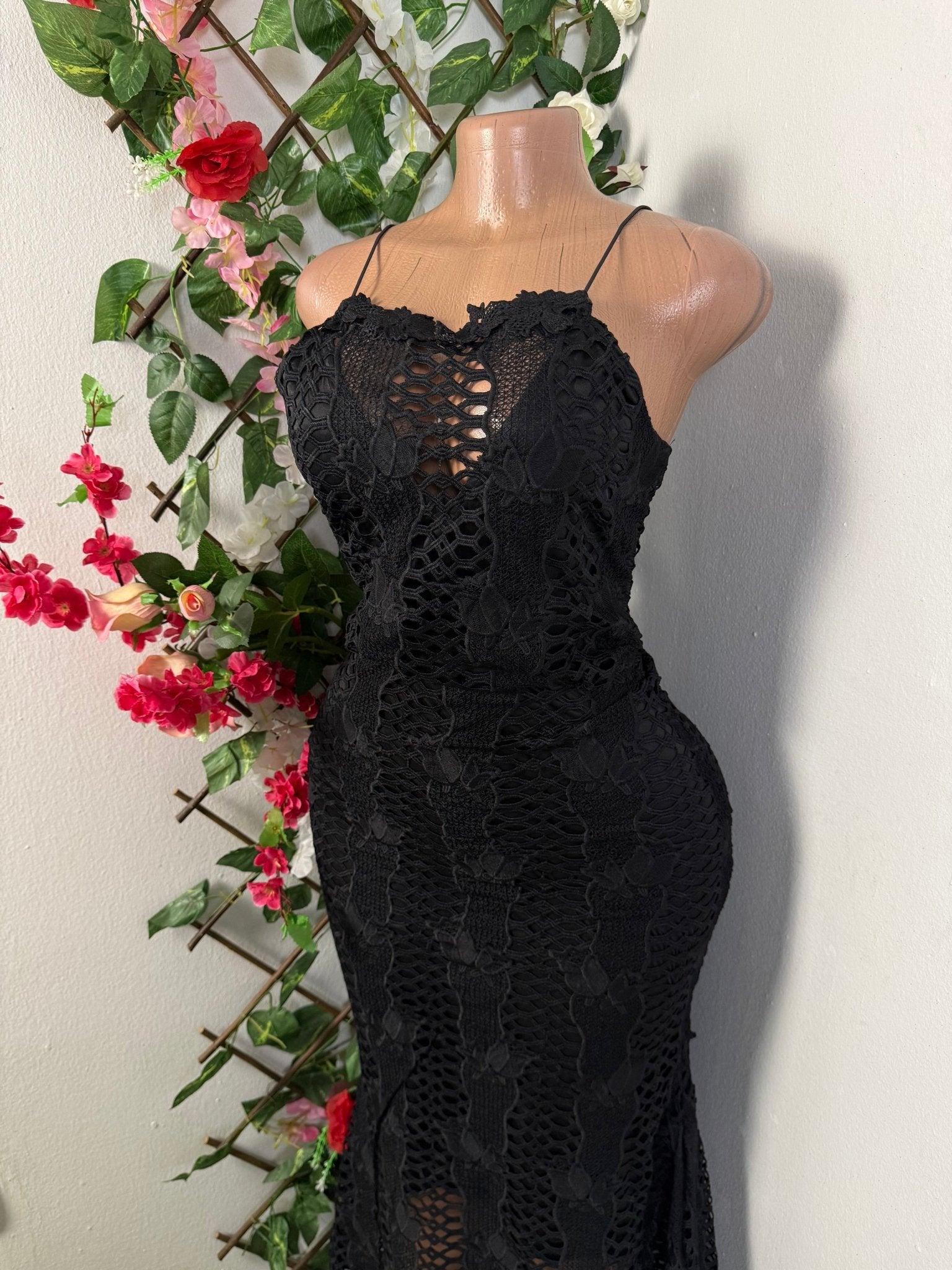 Robe en dentelle à fine bretelles  - Perluna Store - kinshasa