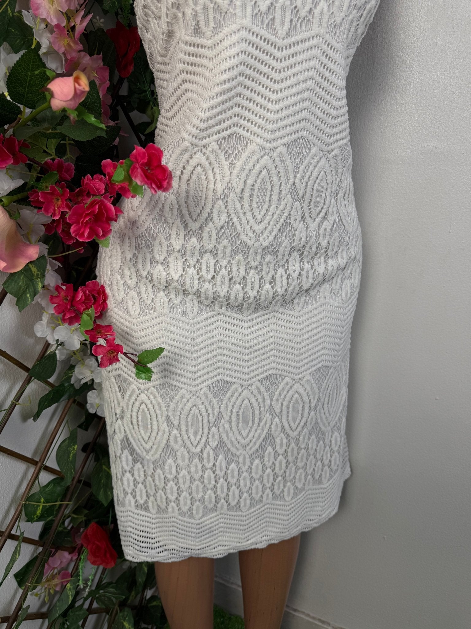 Robe en dentelle sans manche - Perluna Store - kinshasa