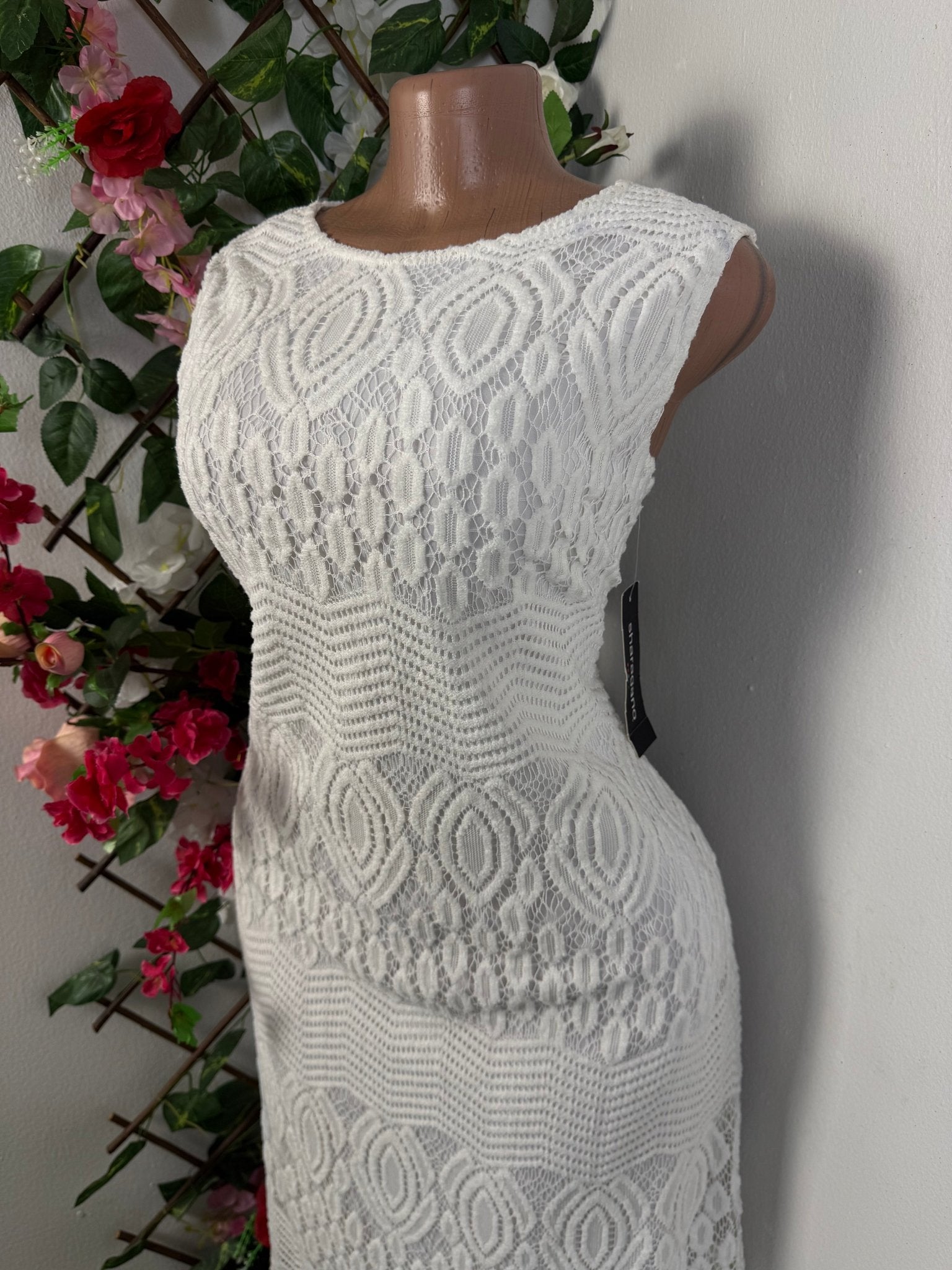 Robe en dentelle sans manche - Perluna Store - kinshasa