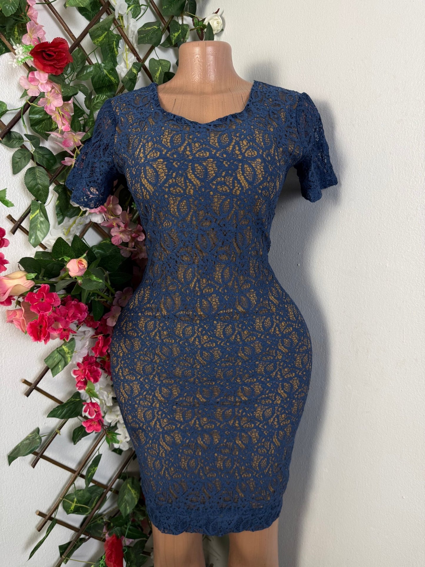 Robe en maille de dentelle courte manche - Perluna Store - kinshasa