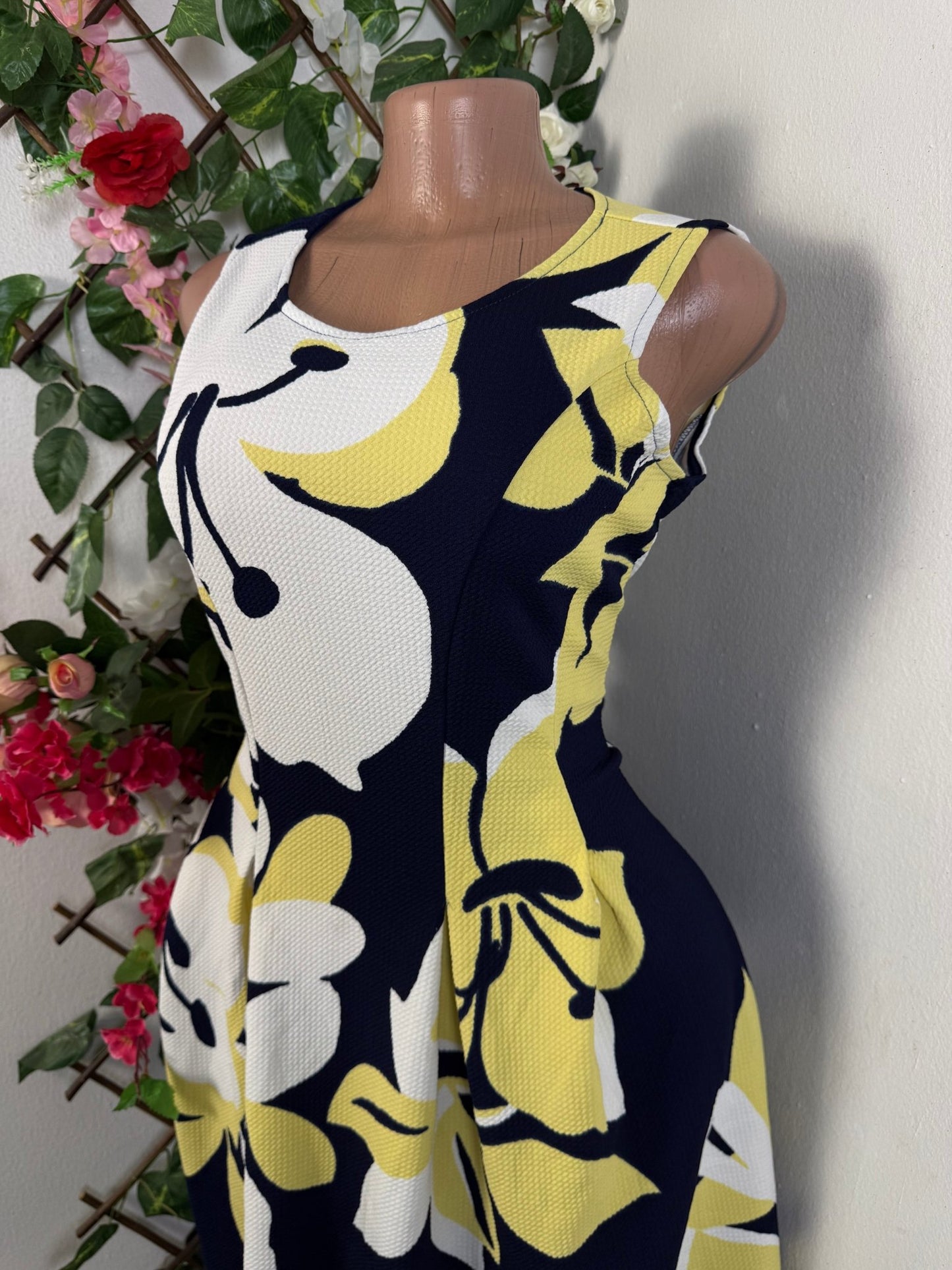 Robe évasé sans manches  - Perluna Store - kinshasa