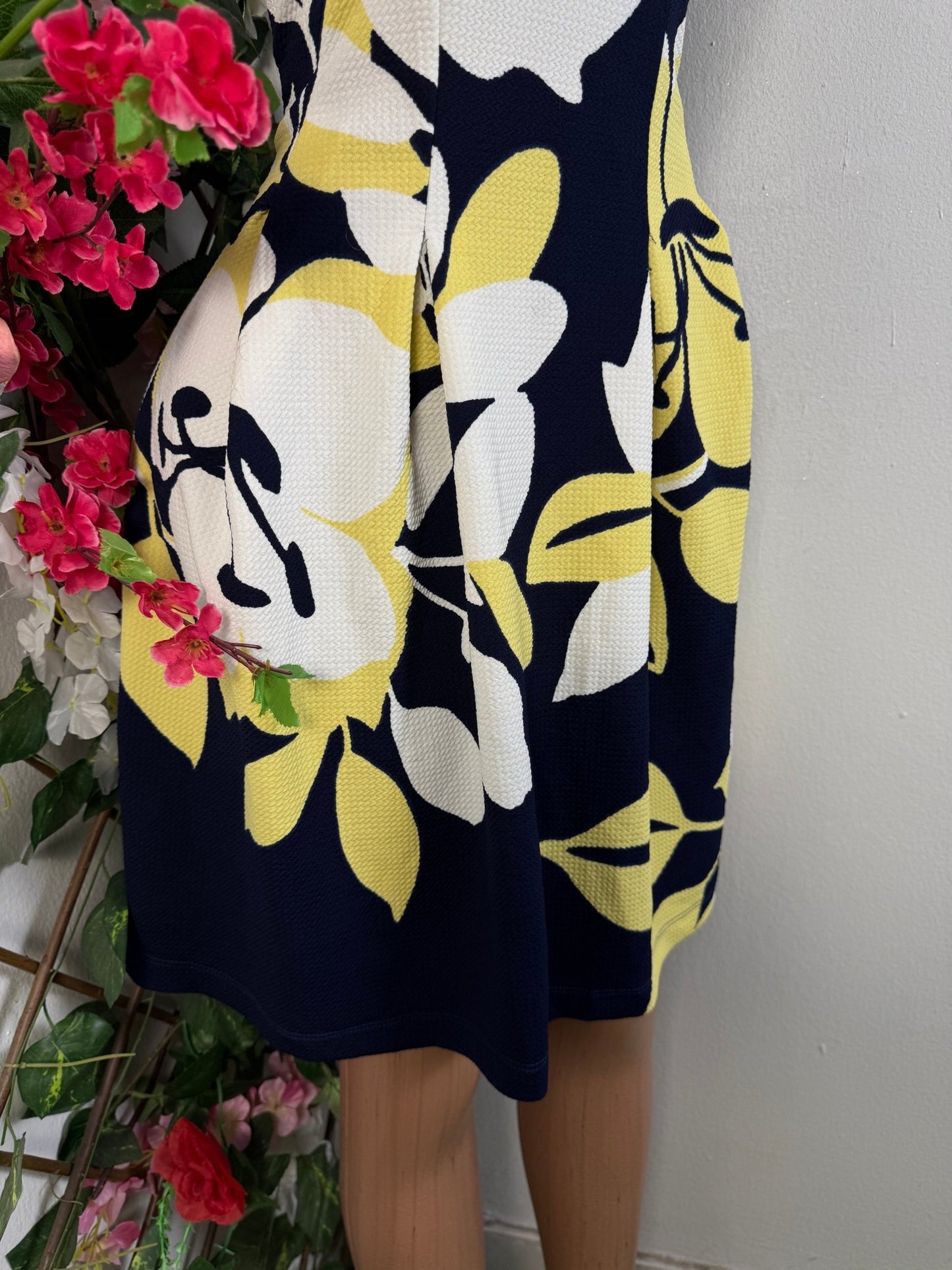 Robe évasé sans manches  - Perluna Store - kinshasa