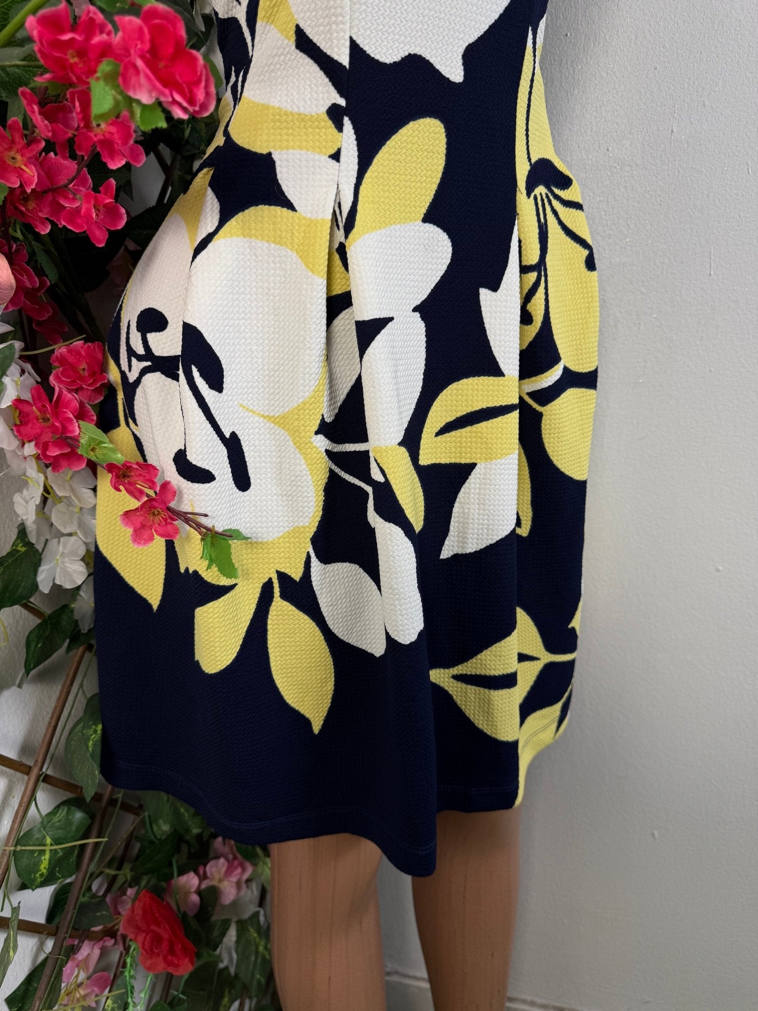 Robe évasé sans manches  - Perluna Store - kinshasa