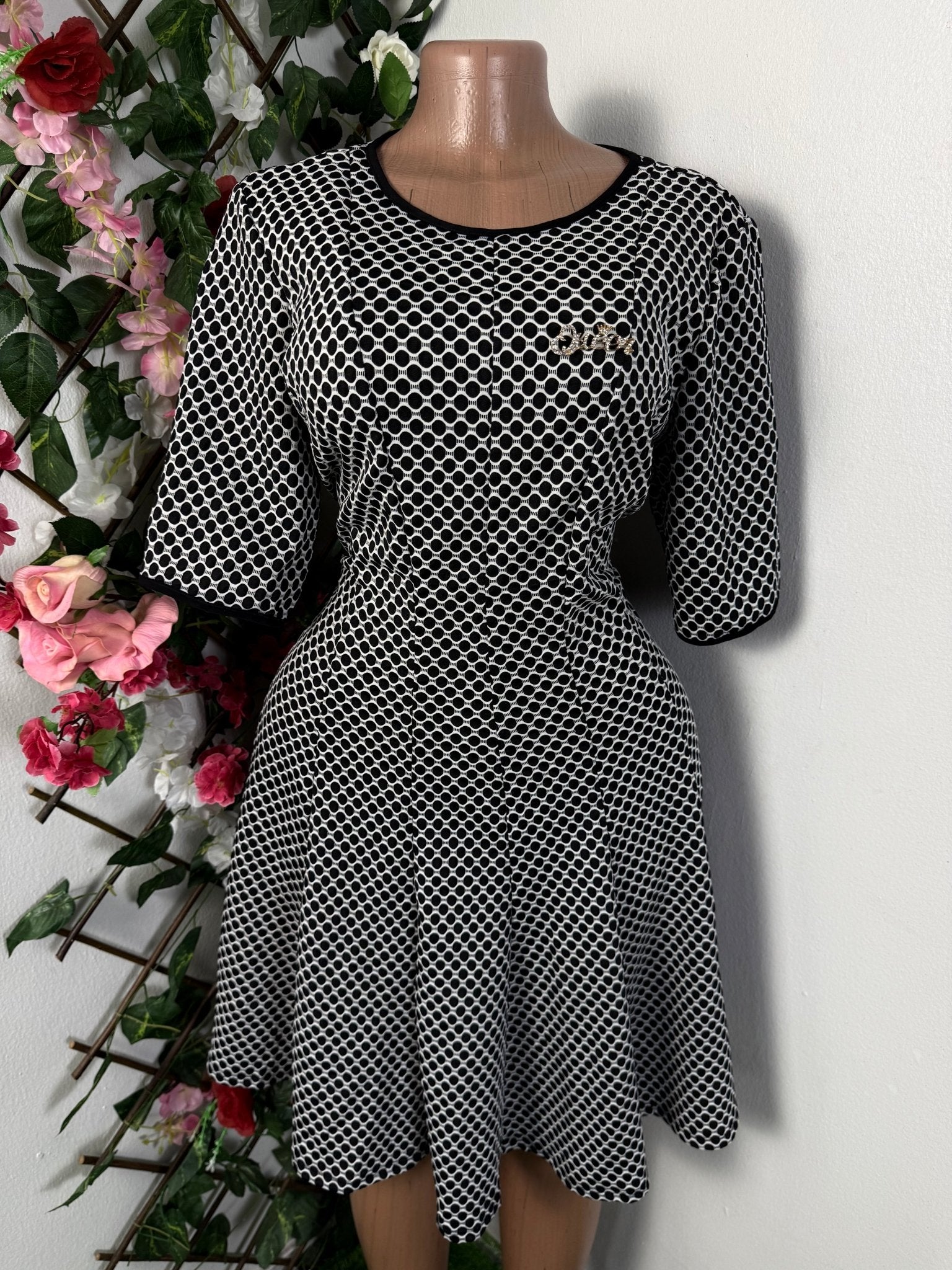 Robe évasée a courte manche colle rond - Perluna Store - kinshasa