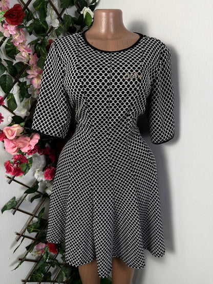 Robe évasée a courte manche colle rond - Perluna Store - kinshasa