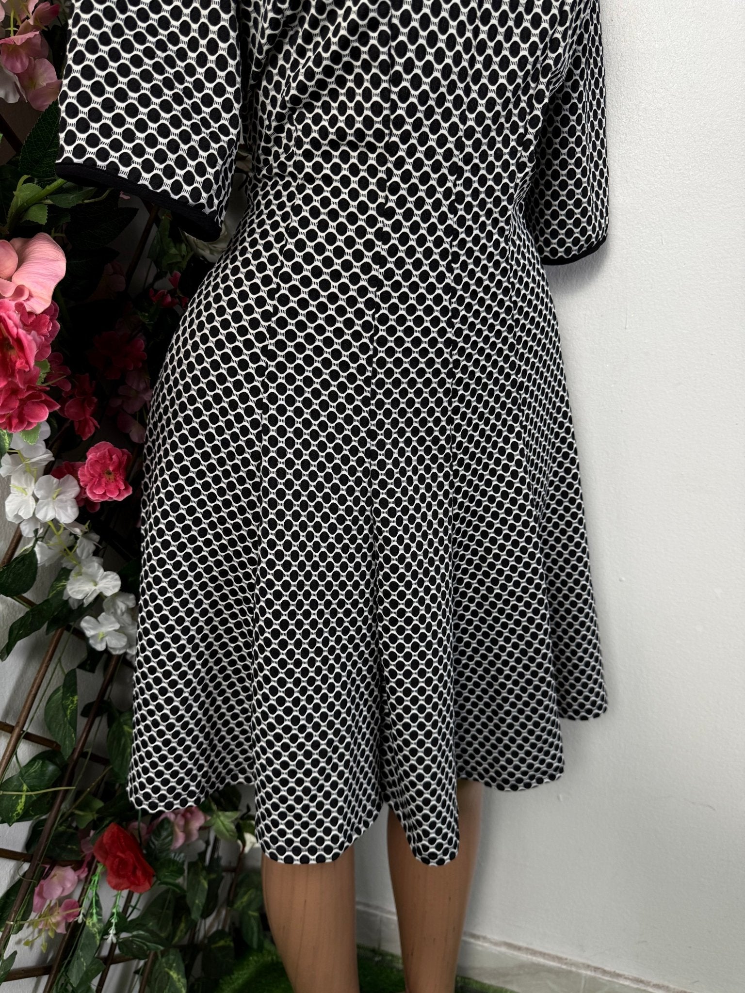 Robe évasée a courte manche colle rond - Perluna Store - kinshasa