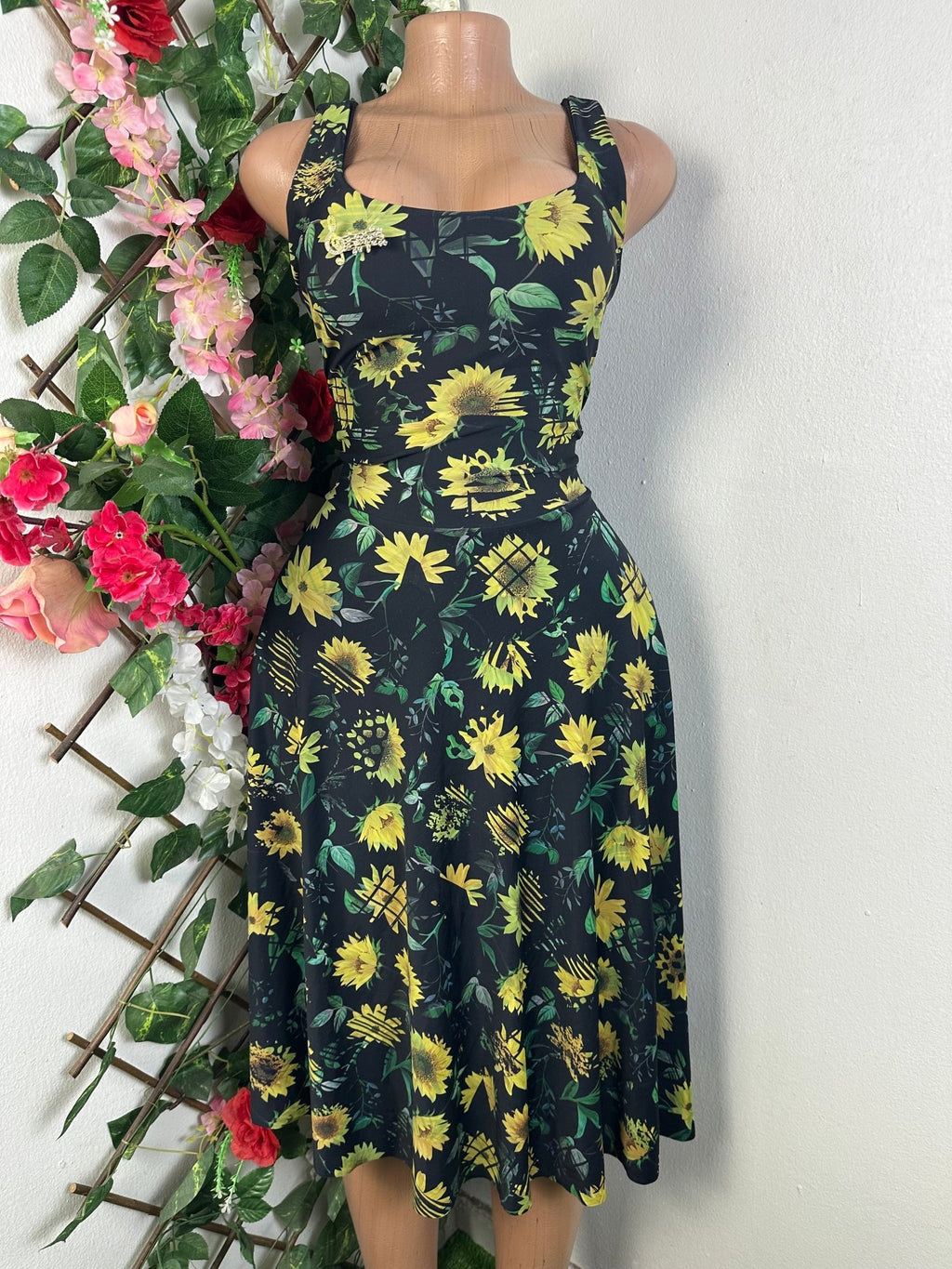 Robe évasée à fine bretelle dénudée - Perluna Store - kinshasa