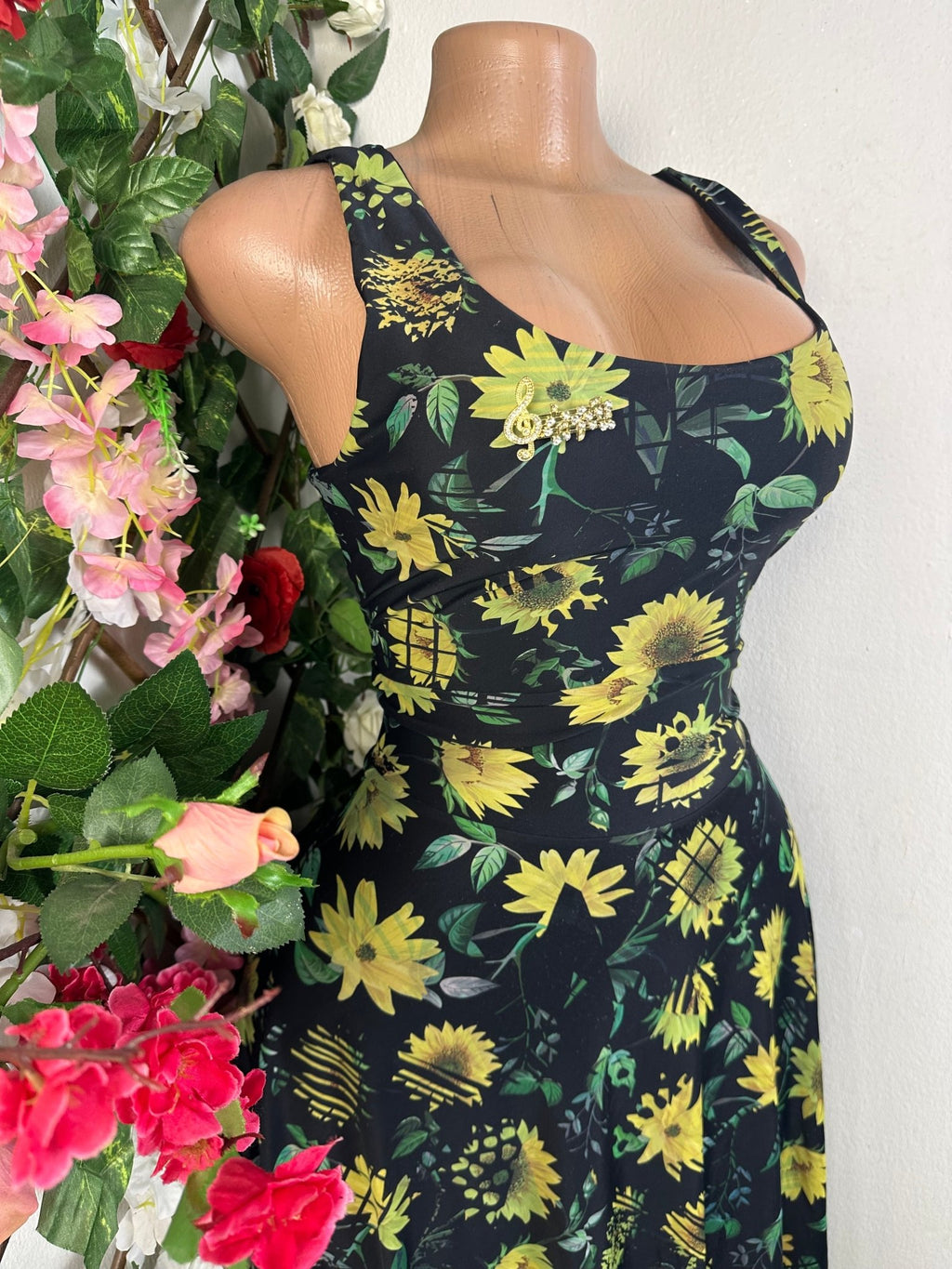 Robe évasée à fine bretelle dénudée - Perluna Store - kinshasa