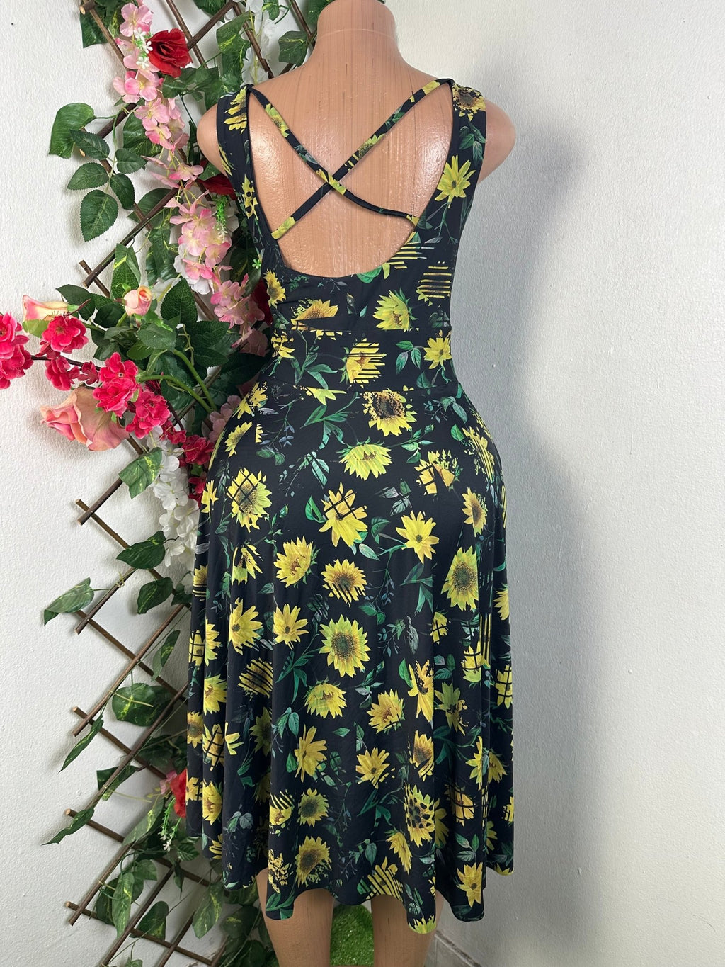 Robe évasée à fine bretelle dénudée - Perluna Store - kinshasa