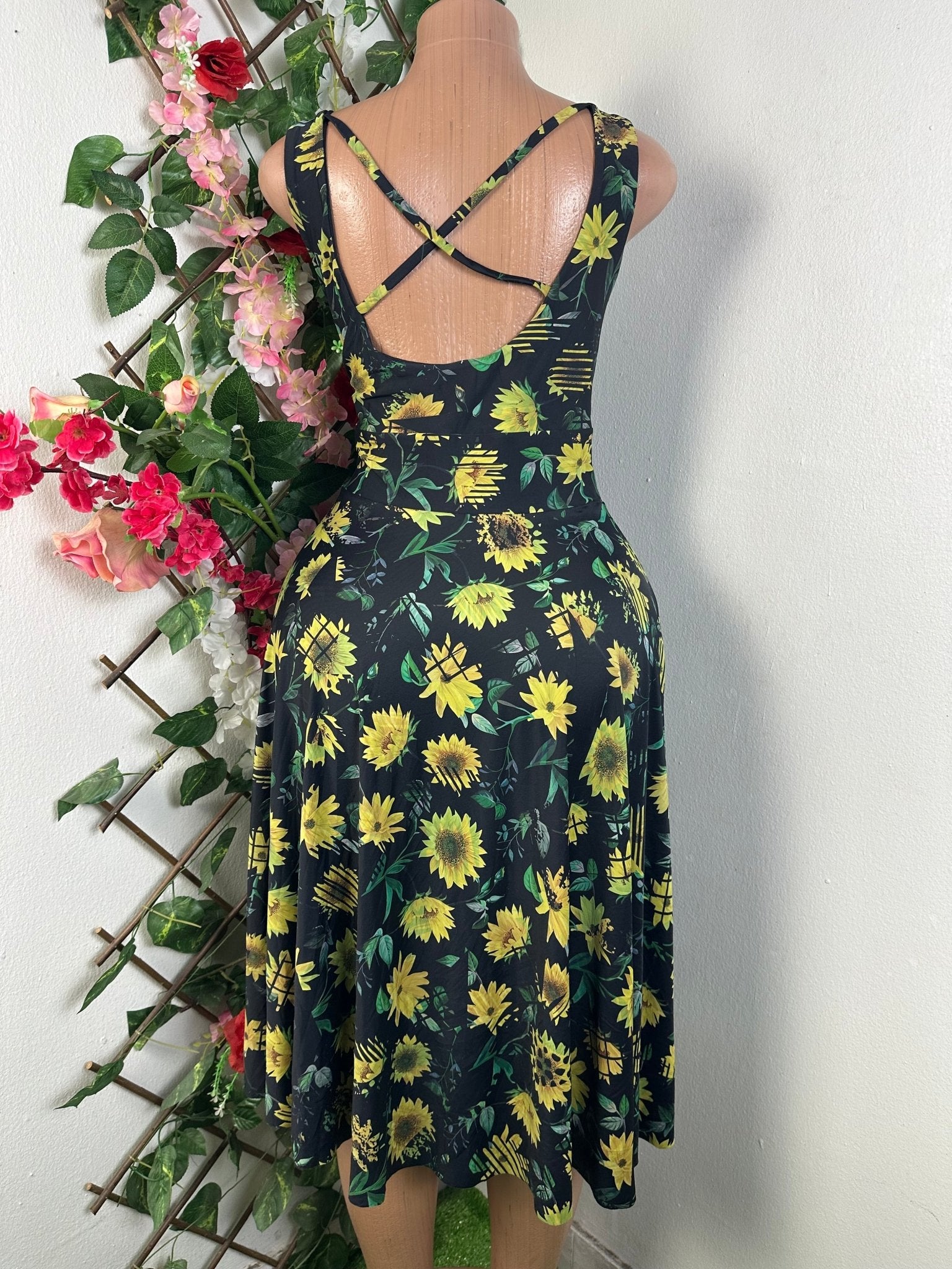 Robe évasée à fine bretelle dénudée - Perluna Store - kinshasa