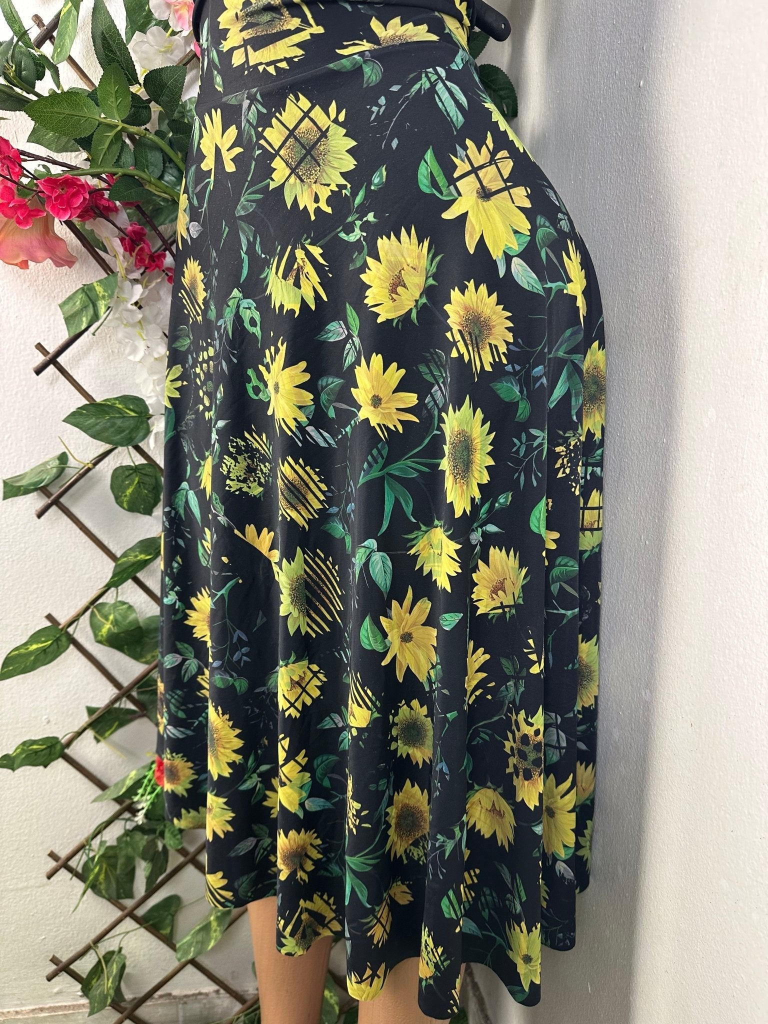 Robe évasée à fine bretelle dénudée - Perluna Store - kinshasa