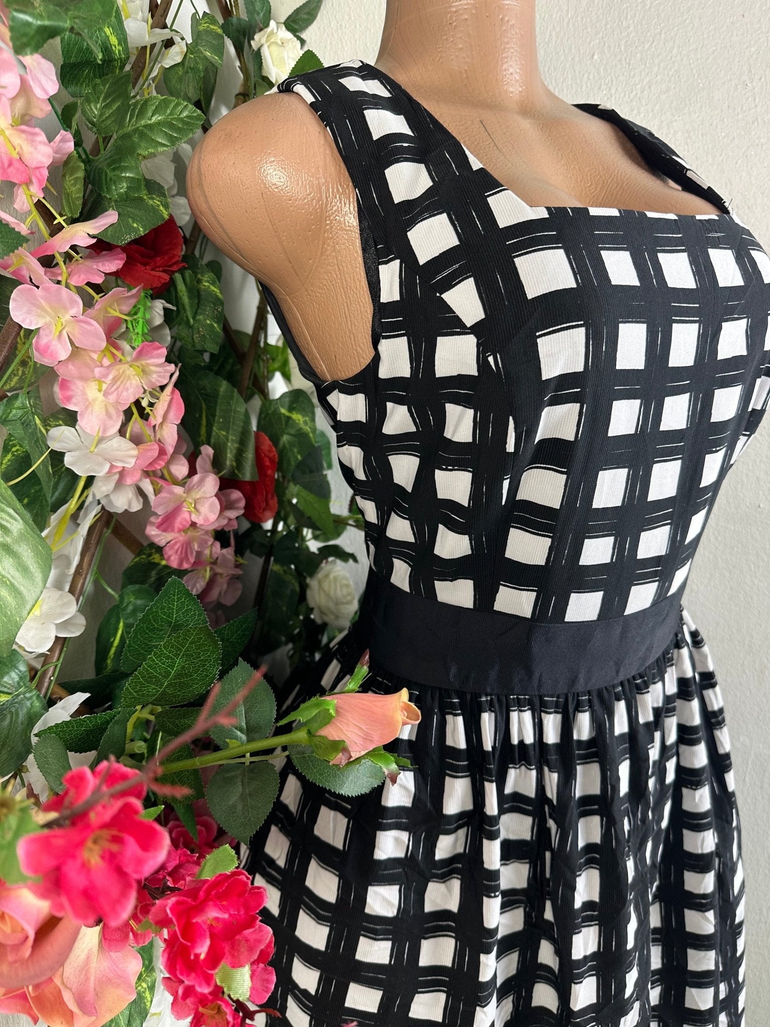 Robe évasée à fine bretelles ceintrée - Perluna Store - kinshasa