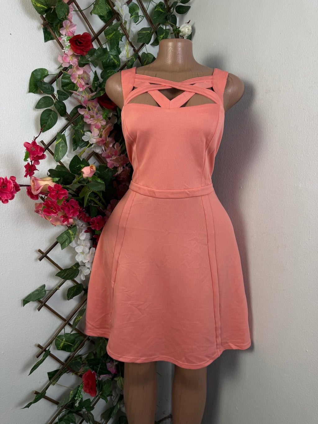 Robe évasée à fine bretelles décolletée dos - nu - Perluna Store - kinshasa