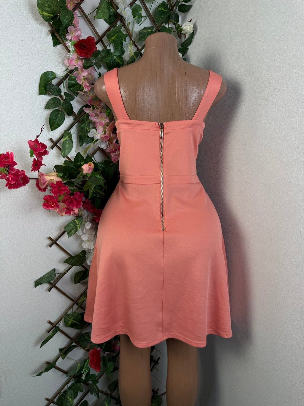 Robe évasée à fine bretelles décolletée dos - nu - Perluna Store - kinshasa