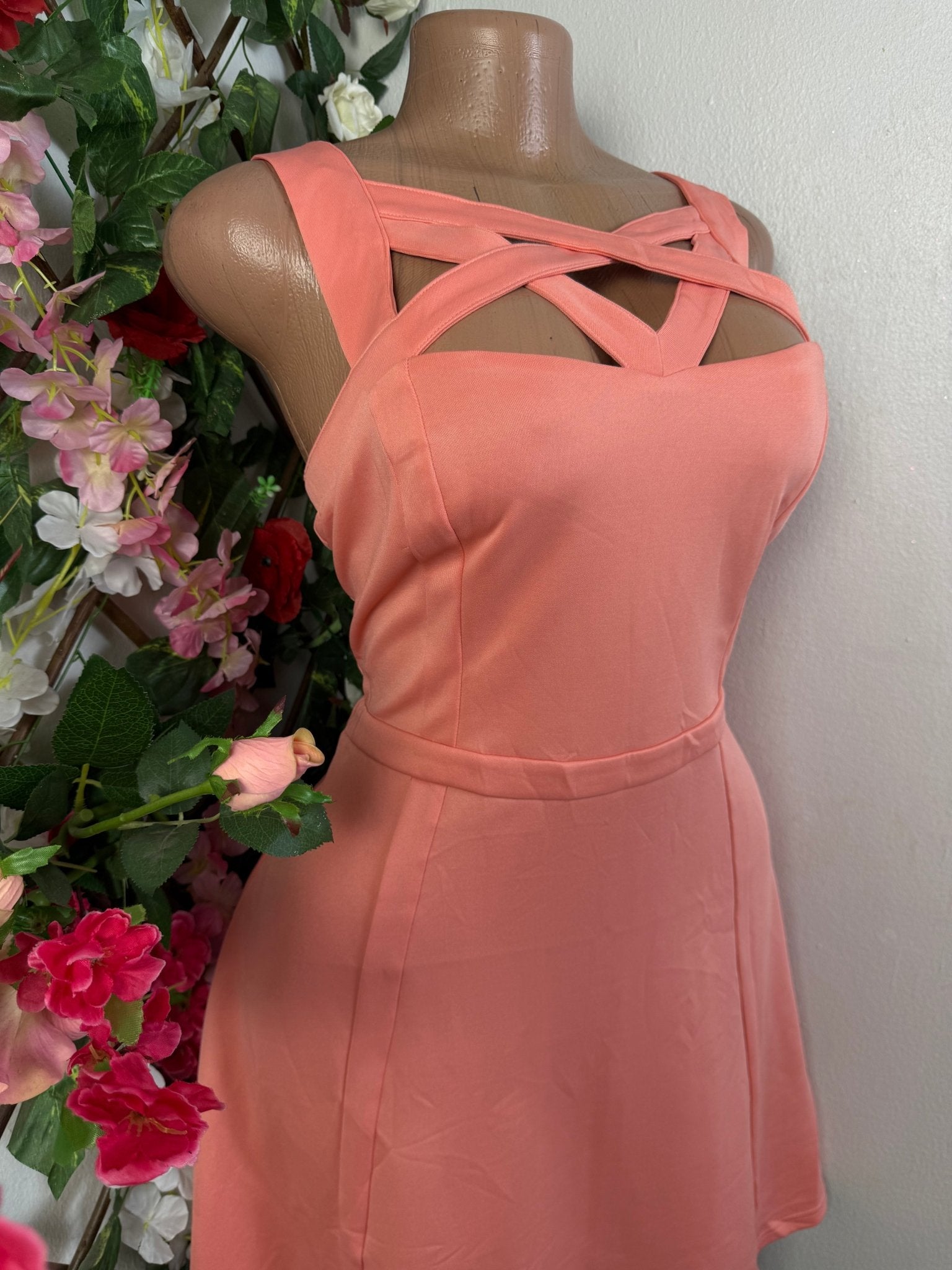 Robe évasée à fine bretelles décolletée dos - nu - Perluna Store - kinshasa