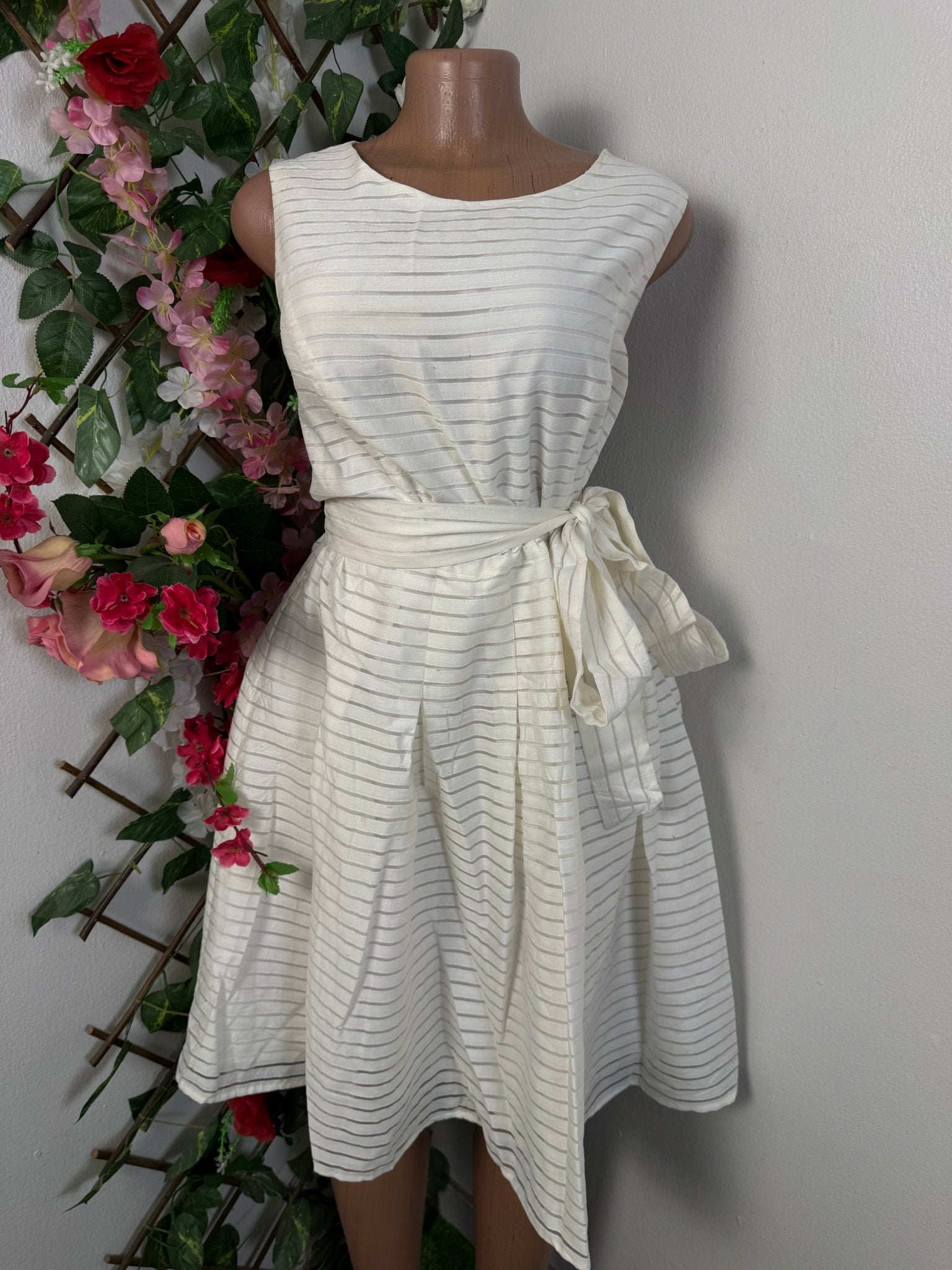 Robe évasée à noeud sans manche- - Perluna Store