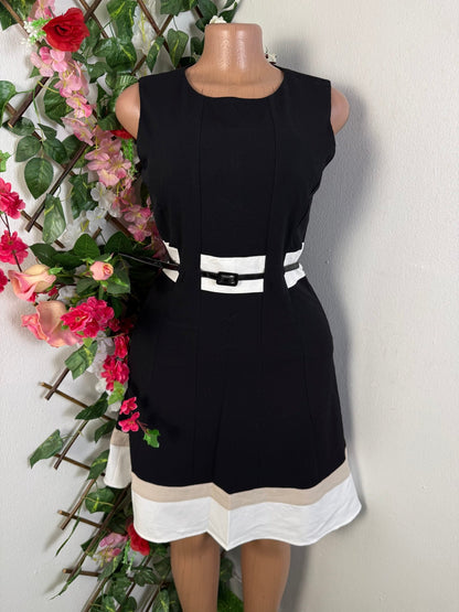 Robe évasée ceinturée sans manches - Perluna Store - kinshasa
