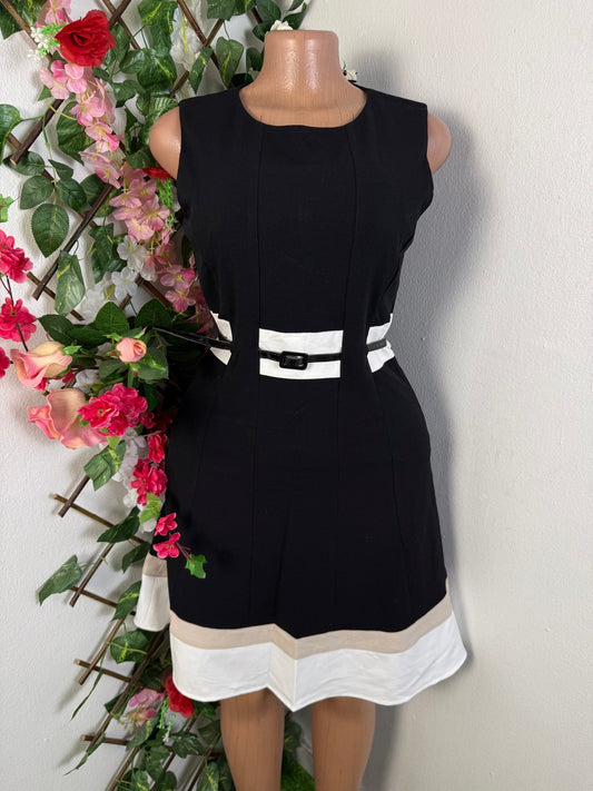 Robe évasée ceinturée sans manches - Perluna Store - kinshasa
