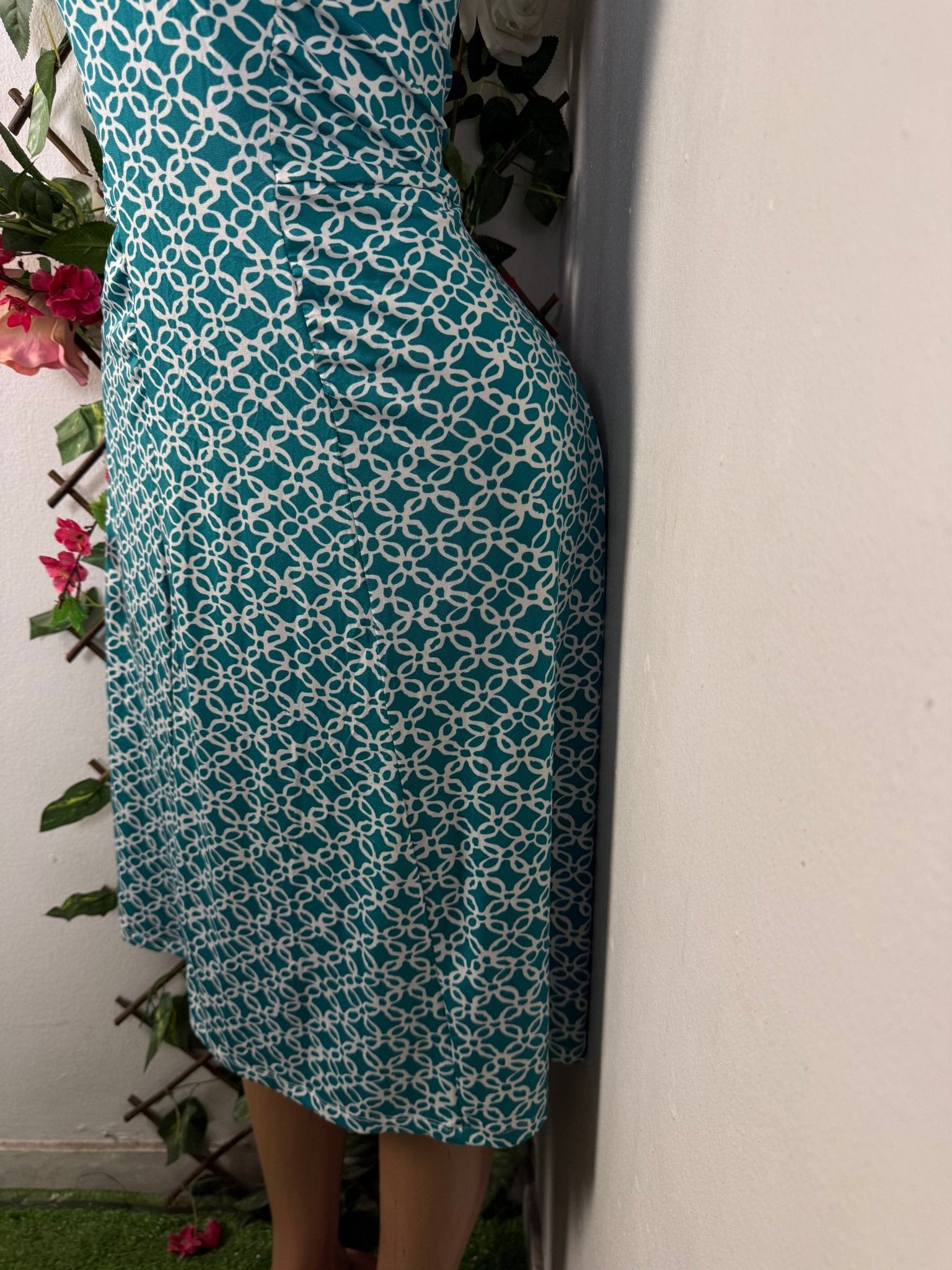 Robe évasée colle en V sans manche - Perluna Store - kinshasa