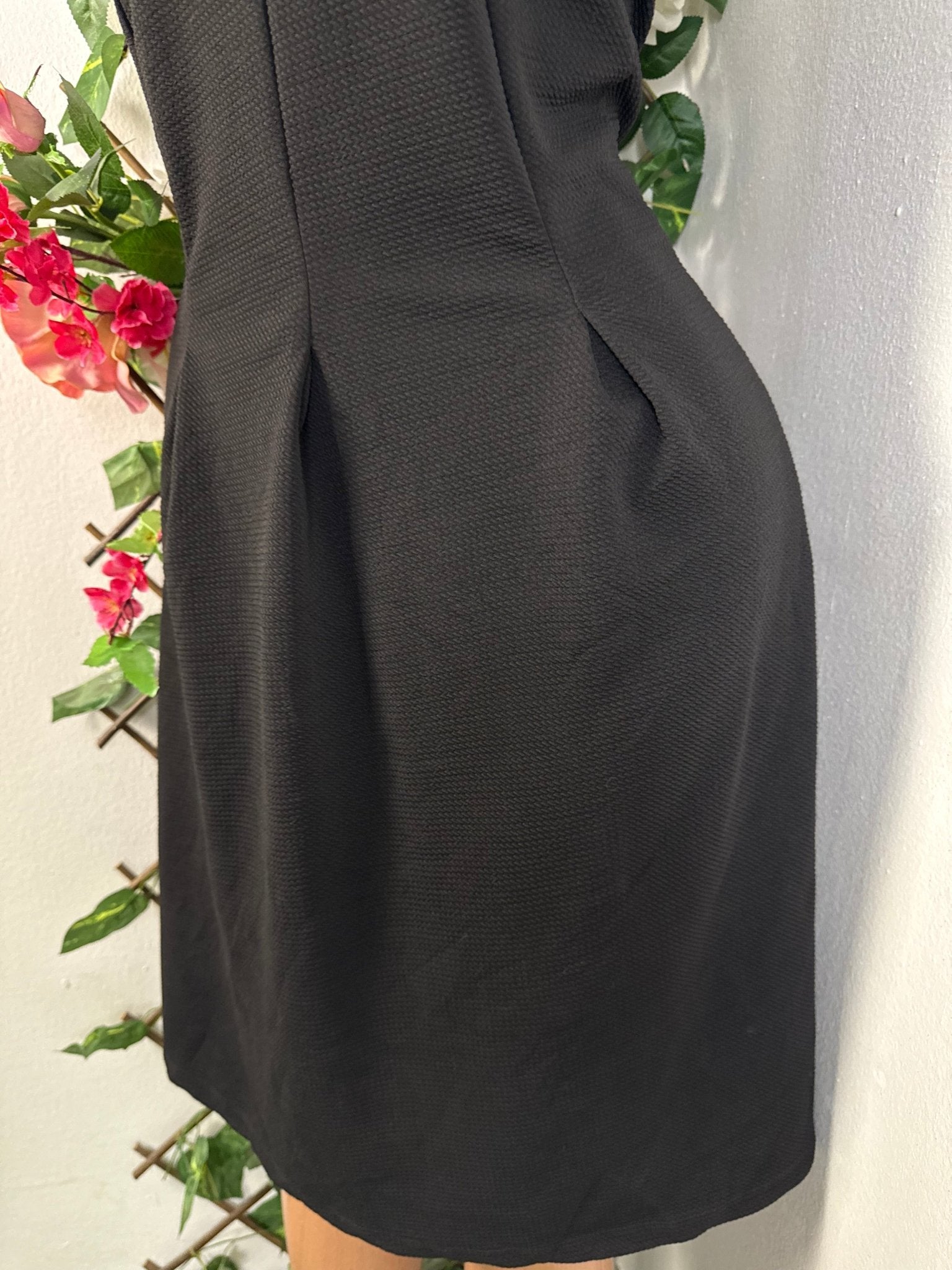 Robe évasée décolleté avec pierre luisant - Perluna Store - kinshasa