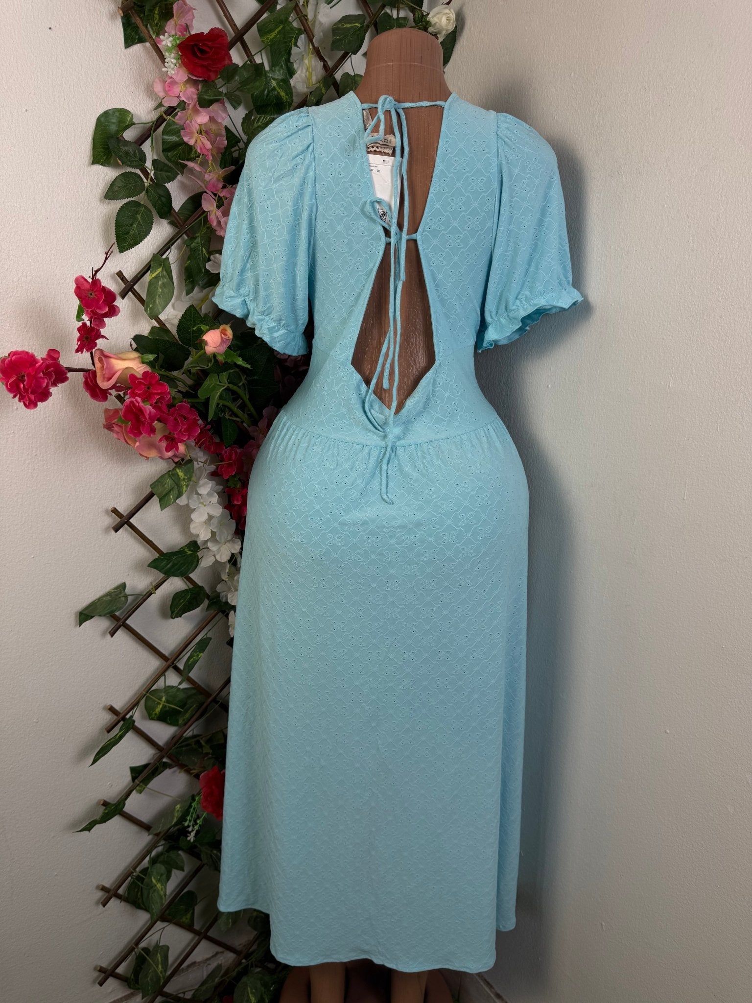 Robe évasée dénudée manches courtes - Perluna Store - kinshasa