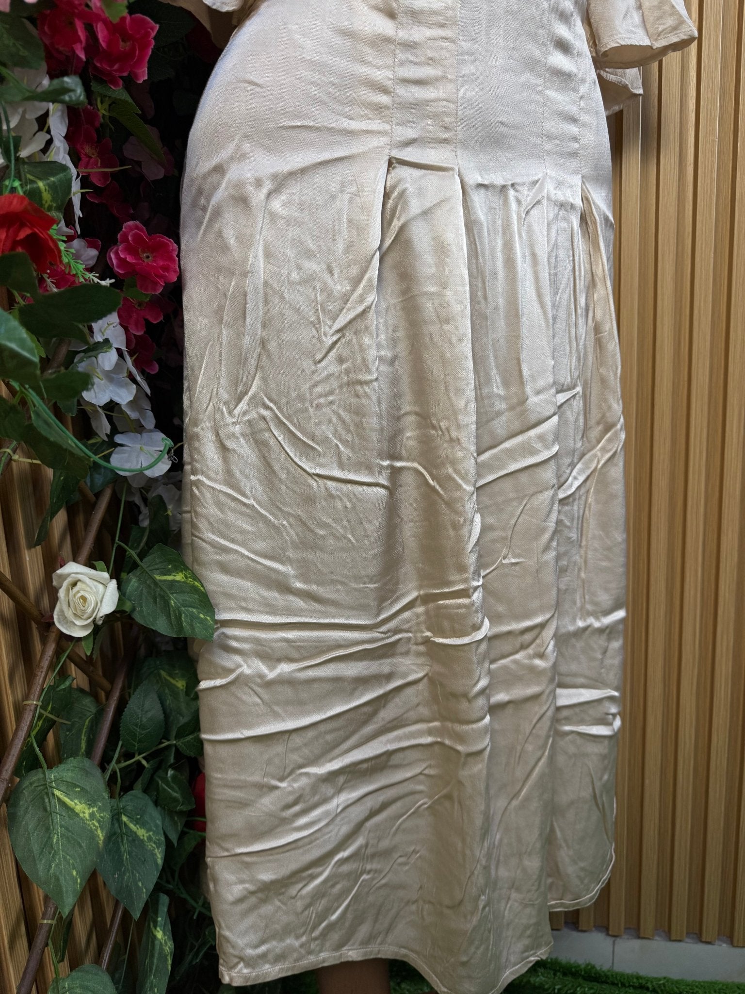 Robe évasée en satin manches 3/4 ceintrée col V - Perluna Store