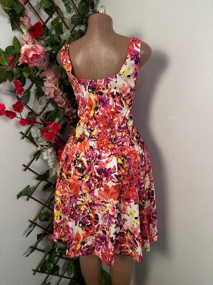 Robe évasée fleurie à bretelle sans manche - Perluna Store - kinshasa