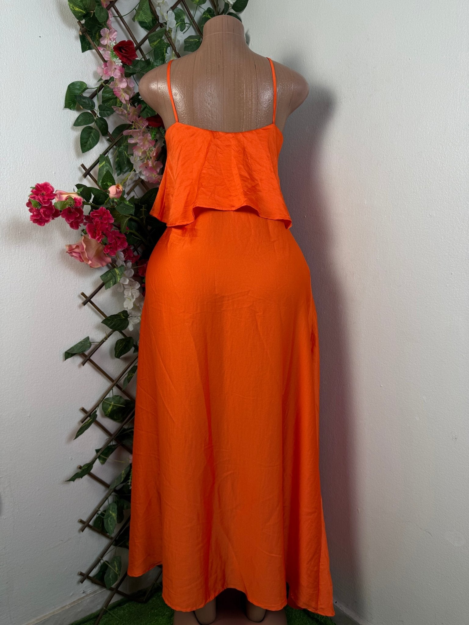 Robe évasée longue à fine bretelles dos - nu - Perluna Store - kinshasa