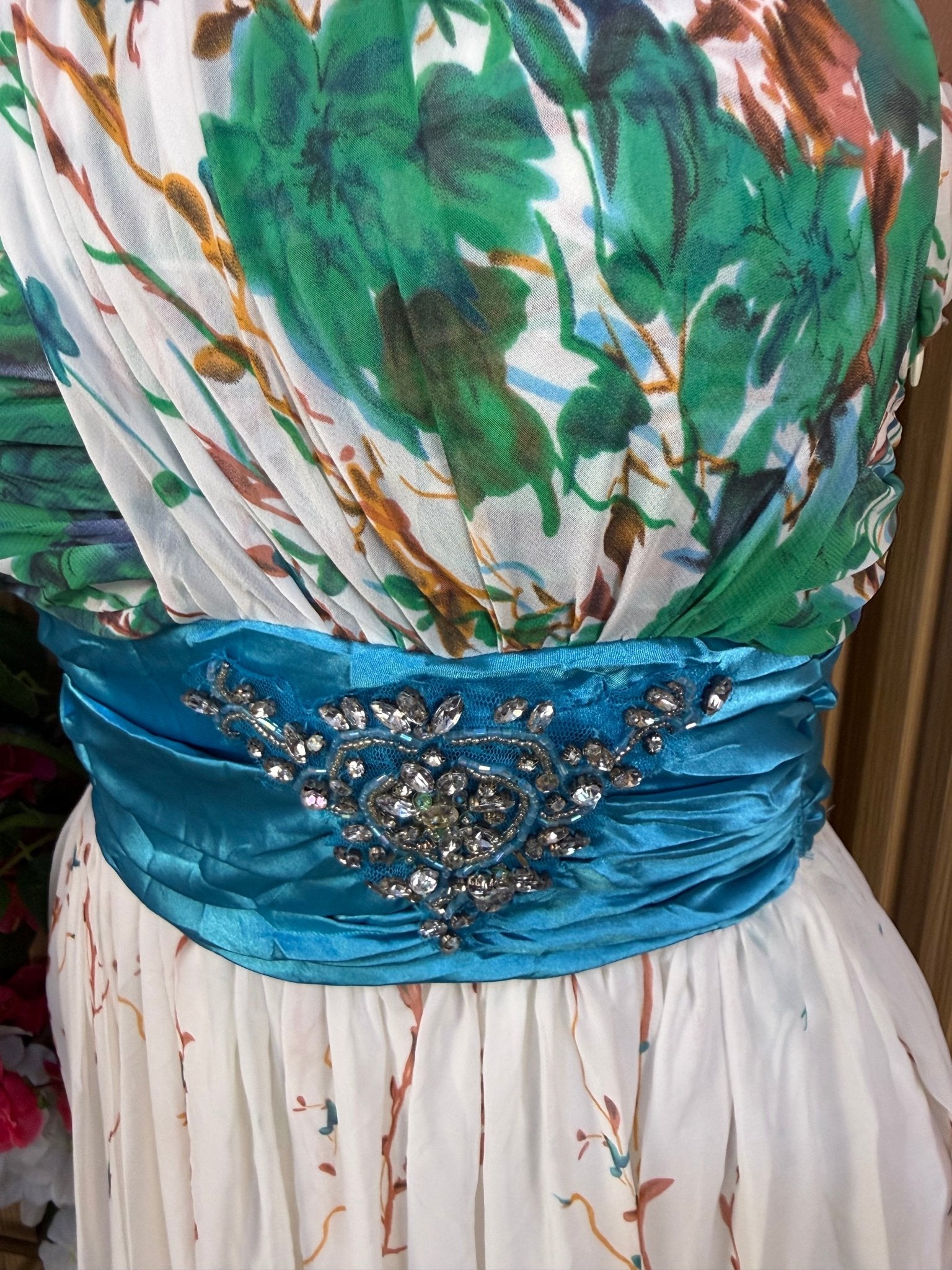 Robe évasée longue à une épaule imprimée fleurie ceintrée - Perluna Store