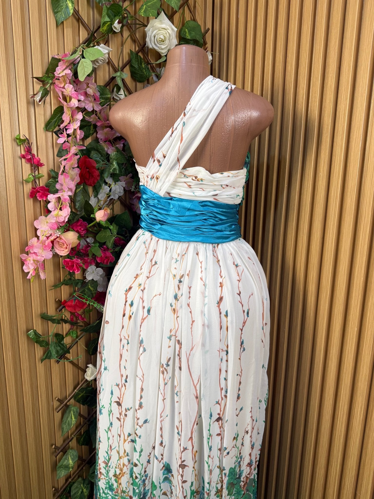 Robe évasée longue à une épaule imprimée fleurie ceintrée - Perluna Store