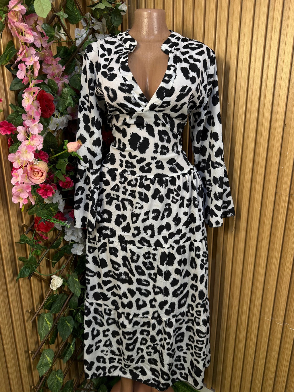 Robe évasée longue manches longues décolletée - Perluna Store