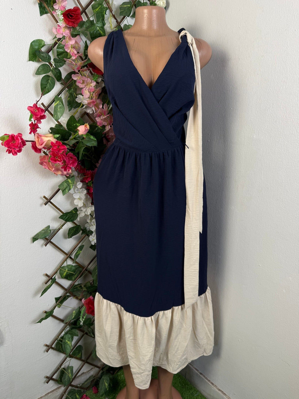 Robe évasée longue sans manches colle V - Perluna Store - kinshasa