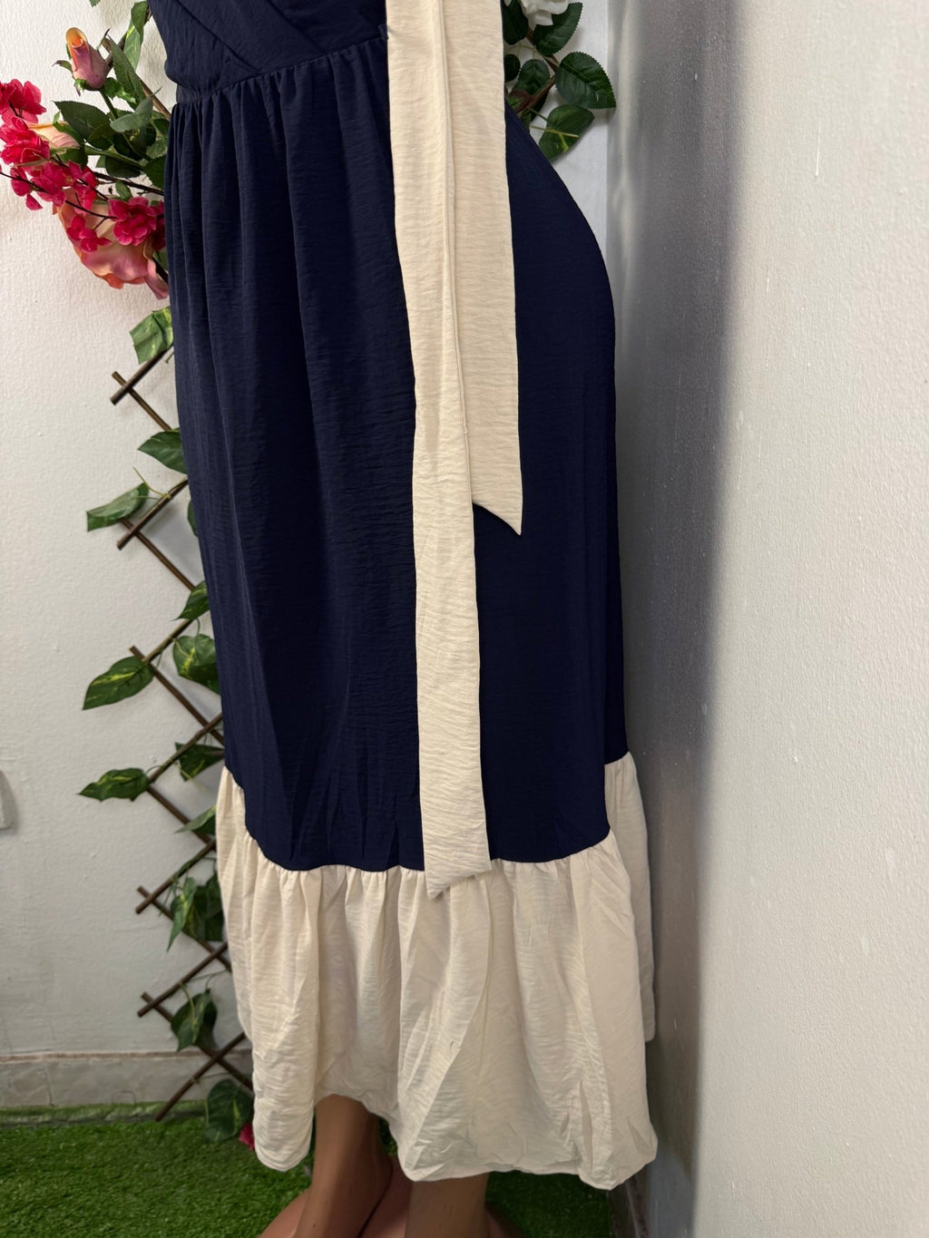 Robe évasée longue sans manches colle V - Perluna Store - kinshasa