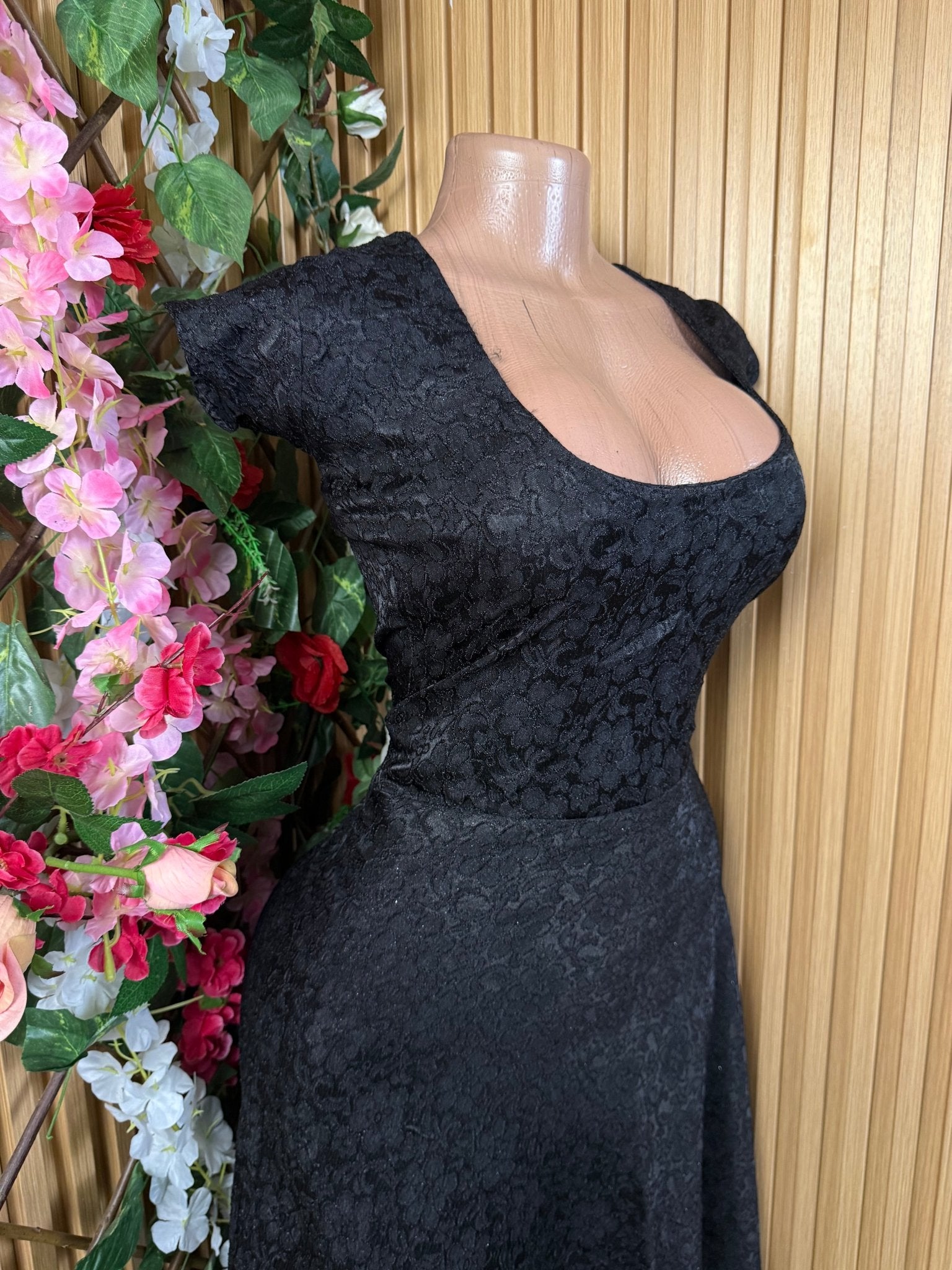Robe évasée longue sans manches décollectée - Perluna Store