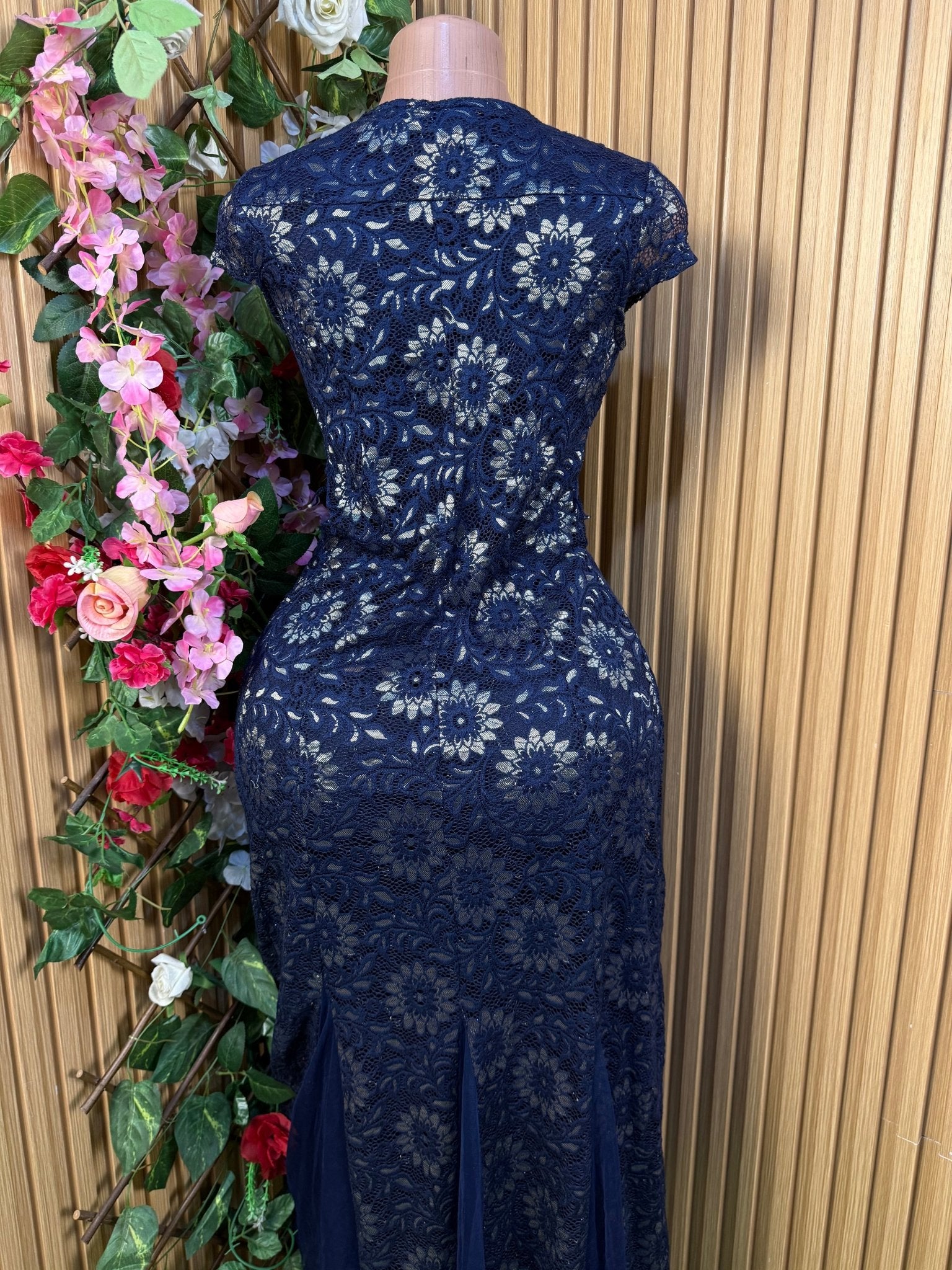 Robe évasée longue sans manches décolletée - Perluna Store