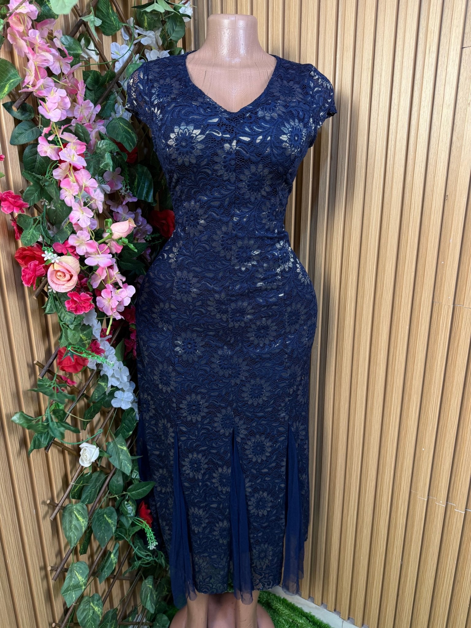 Robe évasée longue sans manches décolletée - Perluna Store