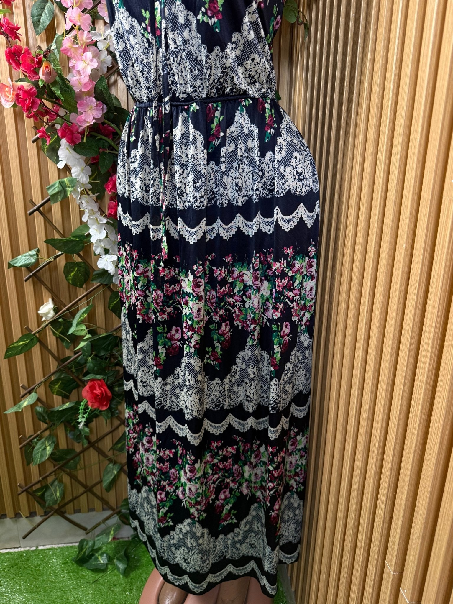 Robe évasée longue sans manches décolleté - Perluna Store