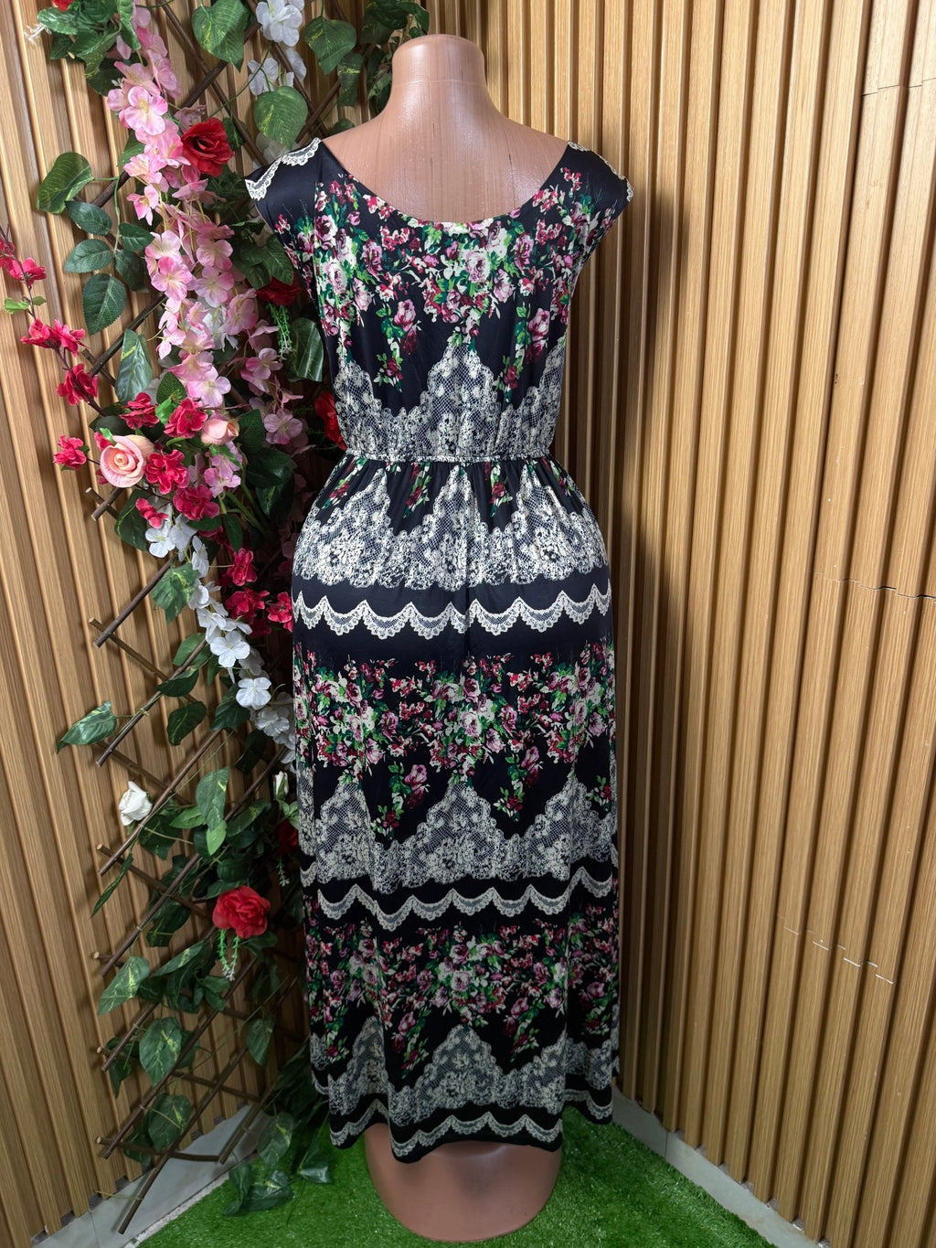 Robe évasée longue sans manches décolleté - Perluna Store