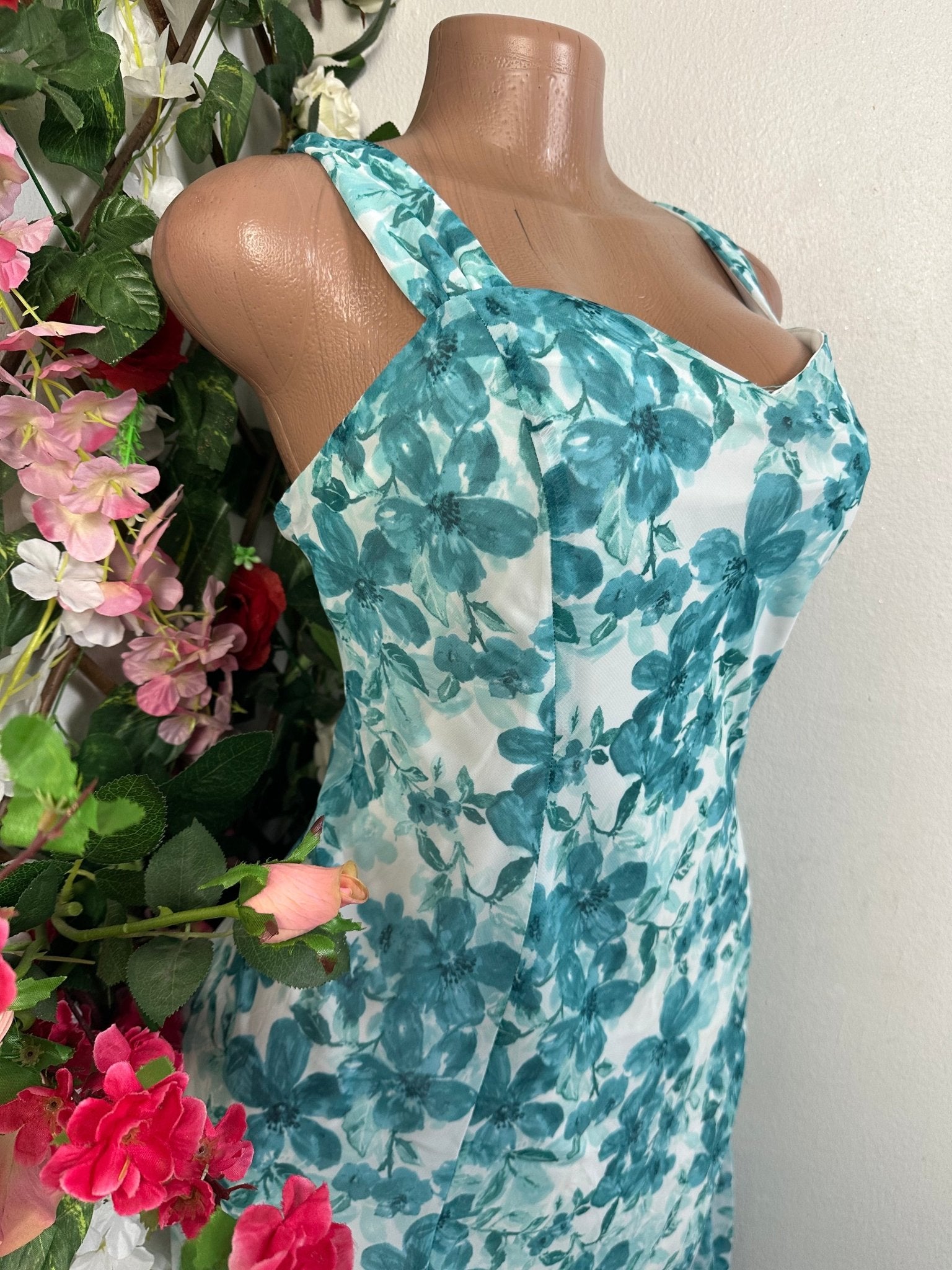 Robe évasée longue sans manches - Perluna Store - kinshasa