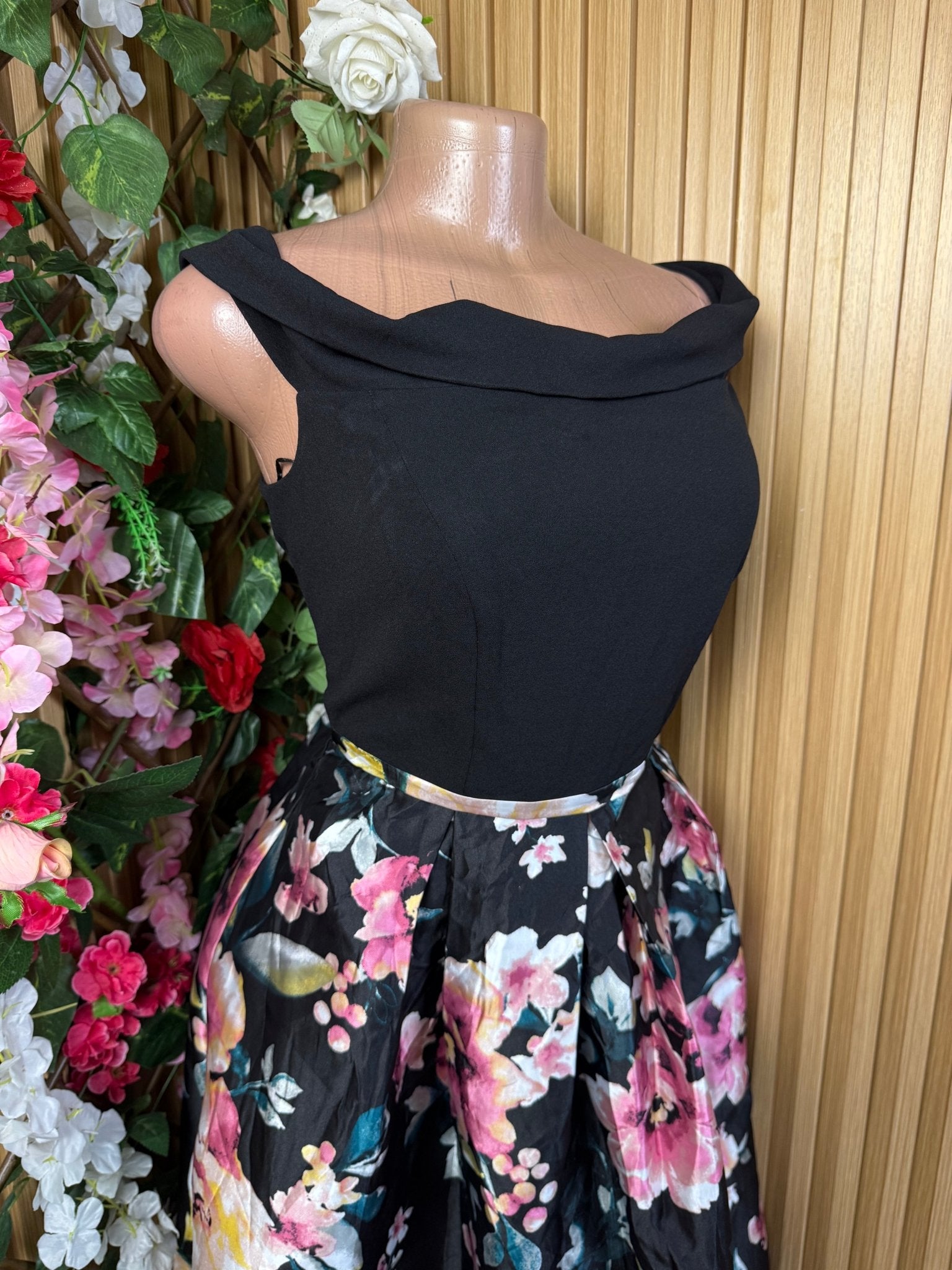 Robe évasée longues à fines bretelles décollectée - Perluna Store