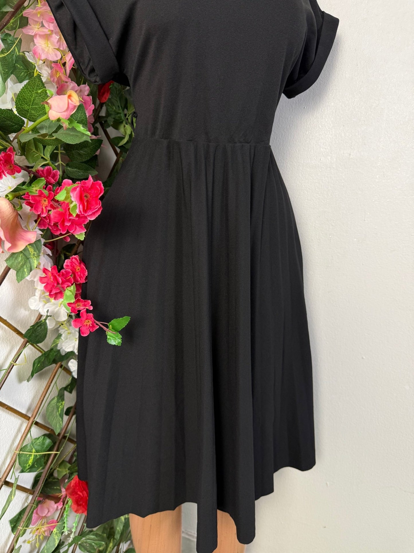 Robe évasée manche courte retroussé - Perluna Store - kinshasa